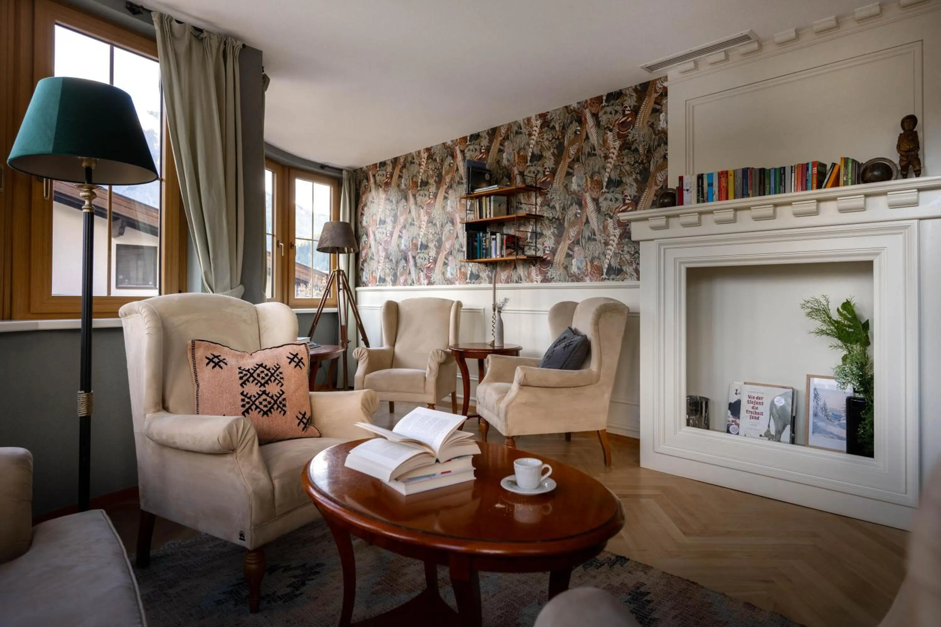Library in Boutique Hotel Bellevue Lermoos