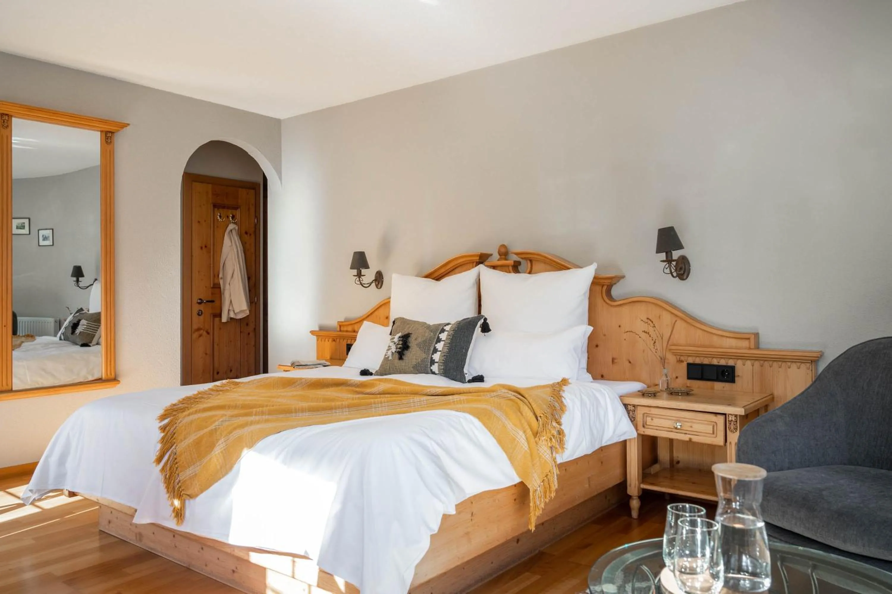 Photo of the whole room, Bed in Boutique Hotel Bellevue Lermoos