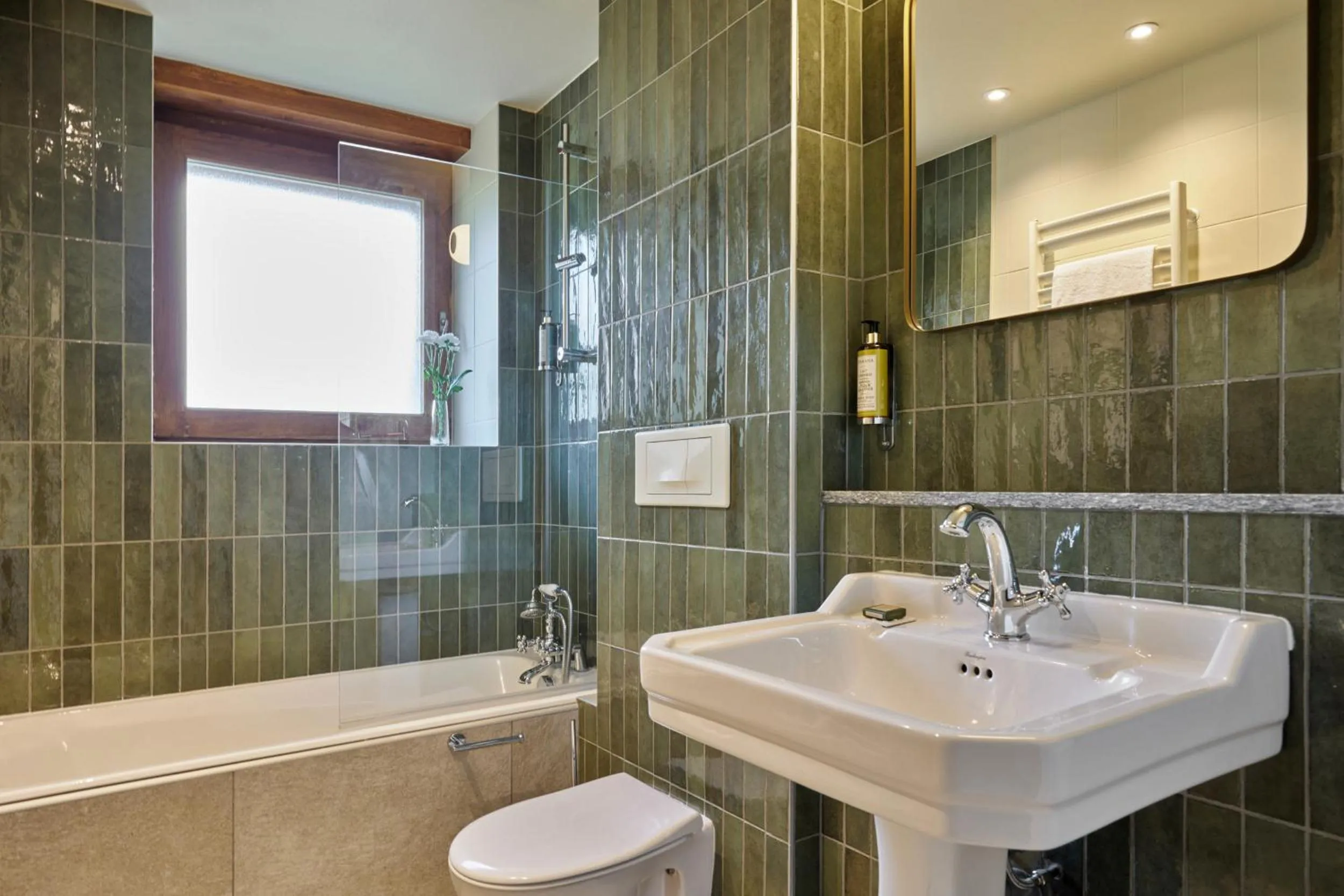 Bath in Best Western Plus Pays du Mont Blanc