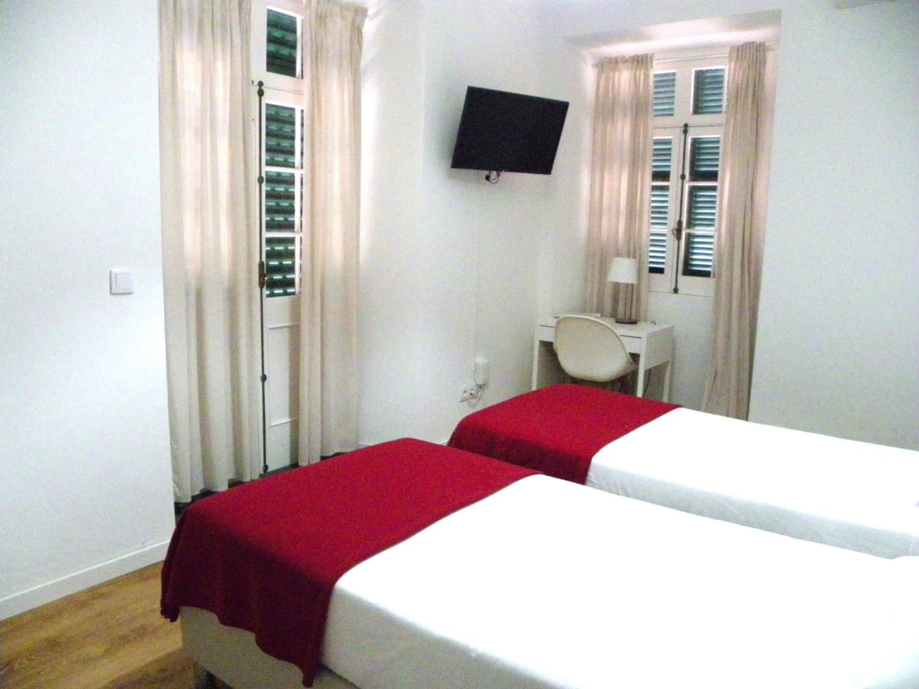 Bedroom, Bed in Lagoa Hostel & Suites