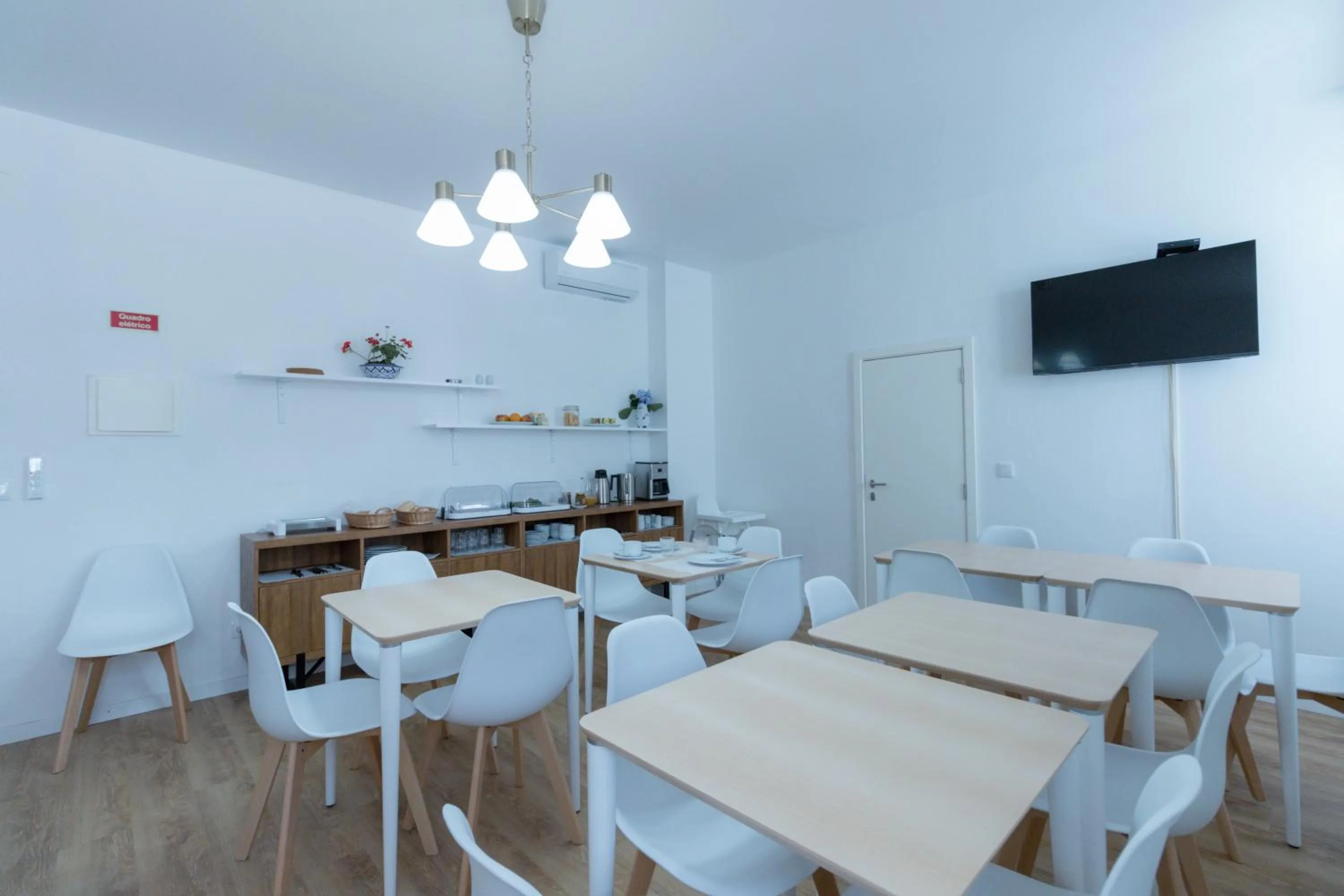 Dining area in Lagoa Hostel & Suites