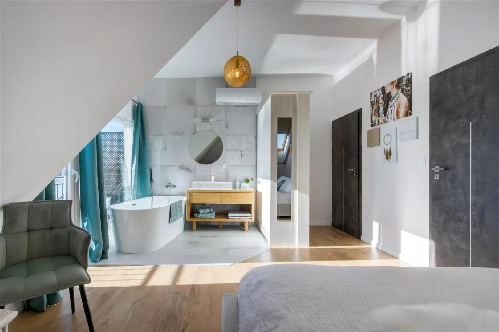 Deluxe Double Room with Bath in Duna P'Art Panzió Deluxe Double Room with Bath in Duna P'Art Panzió