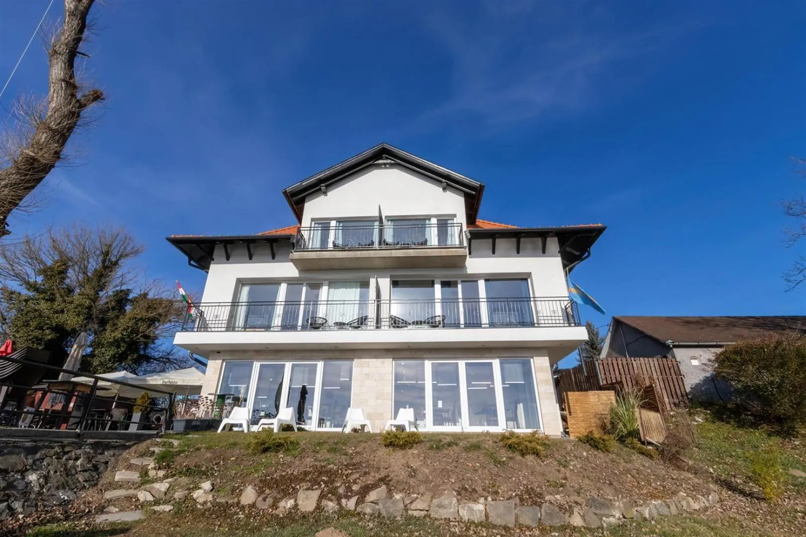 Property building in Duna P'Art Panzió