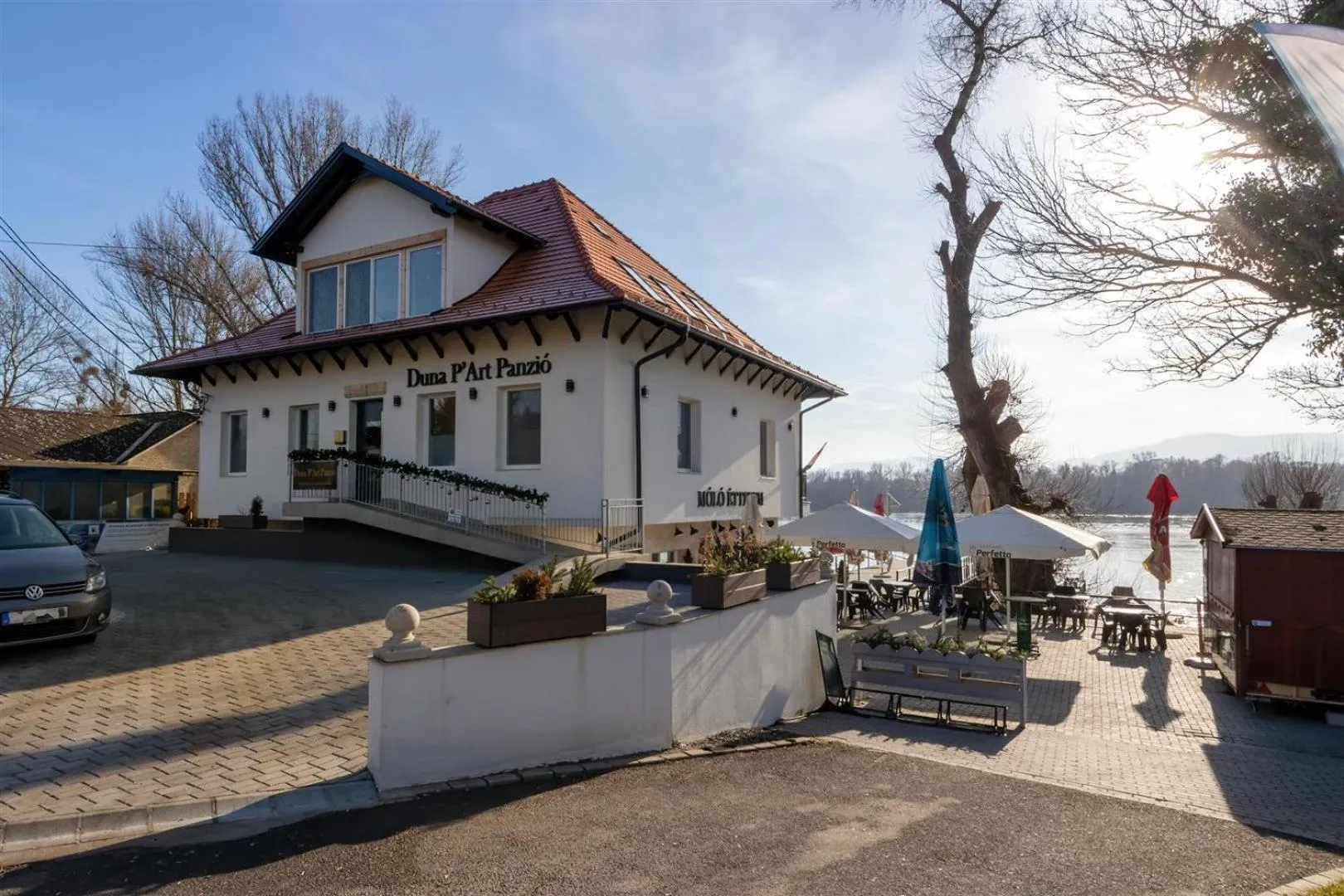 Property building in Duna P'Art Panzió