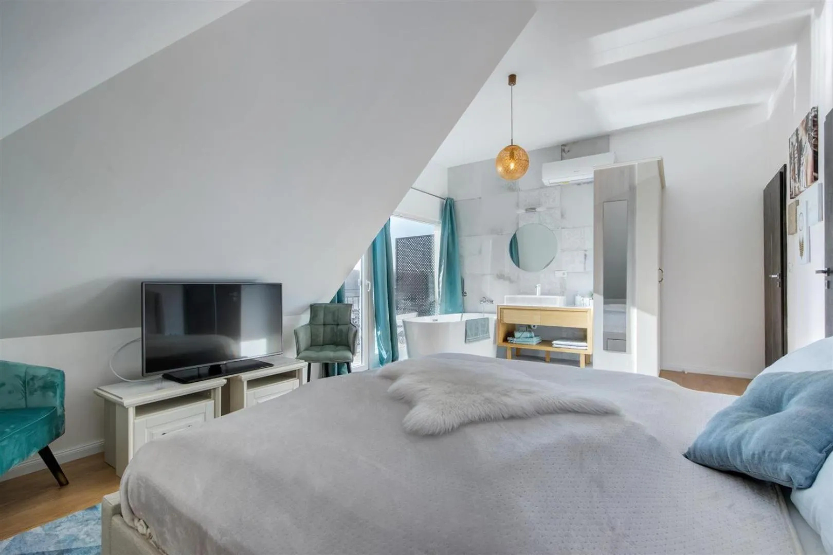 Photo of the whole room, Bed in Duna P'Art Panzió