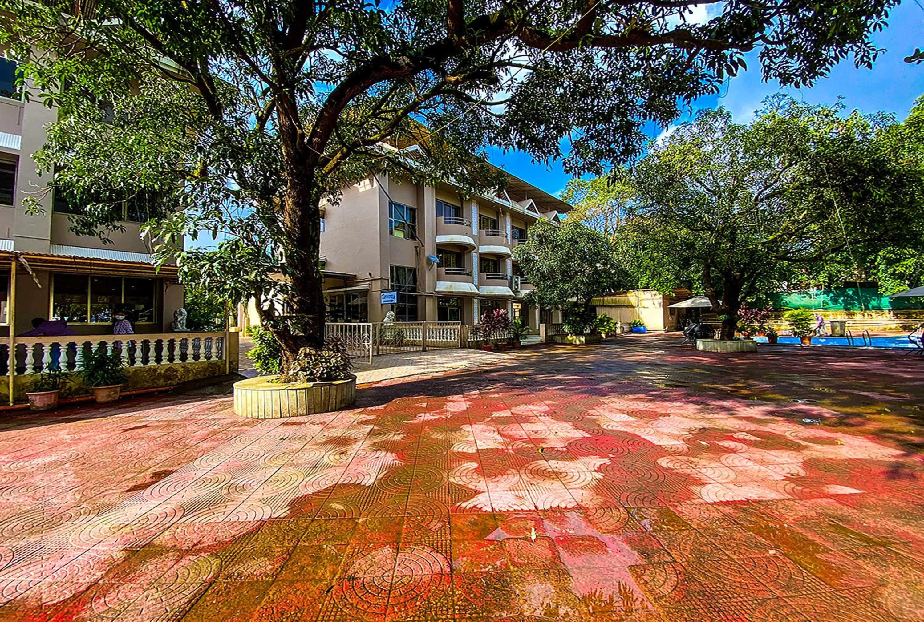 Garden in Aron Resort Lonavala - Near Old Mumbai Pune Highway