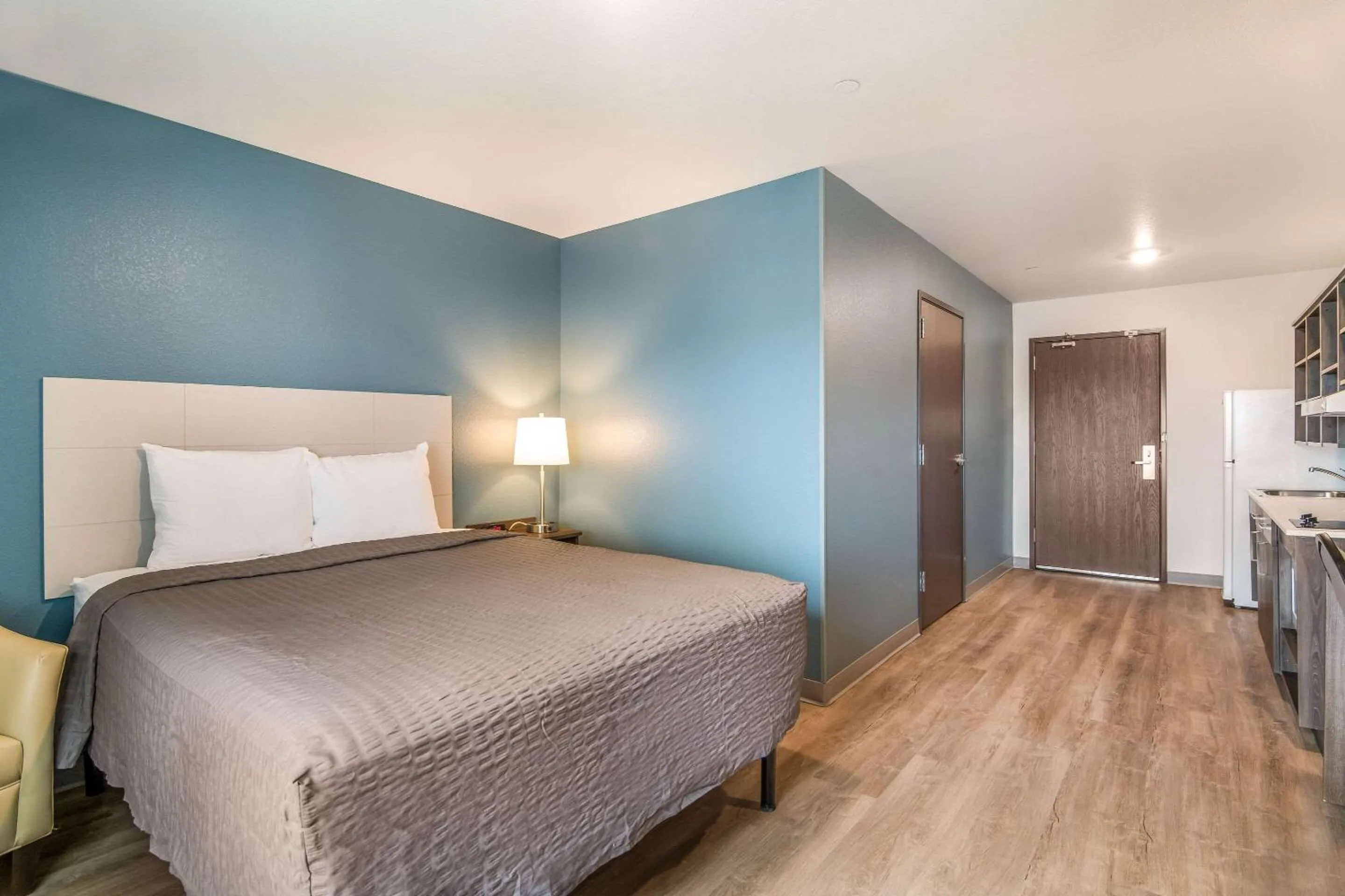 Photo of the whole room, Bed in WoodSpring Suites Missoula