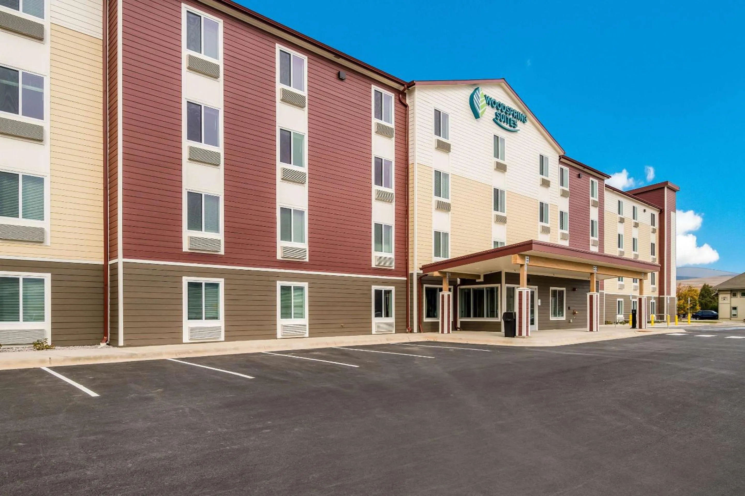 Property building in WoodSpring Suites Missoula