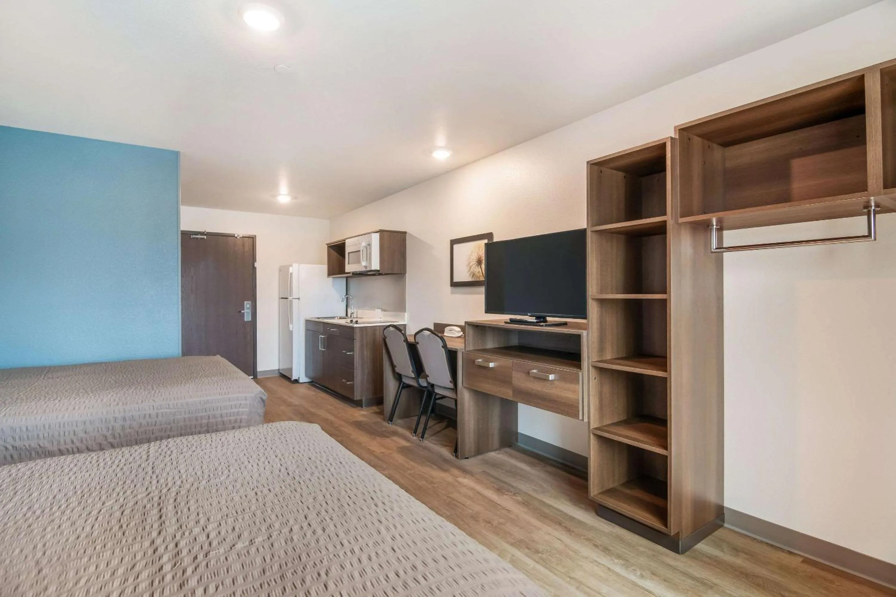 Photo of the whole room, Bed in WoodSpring Suites Missoula