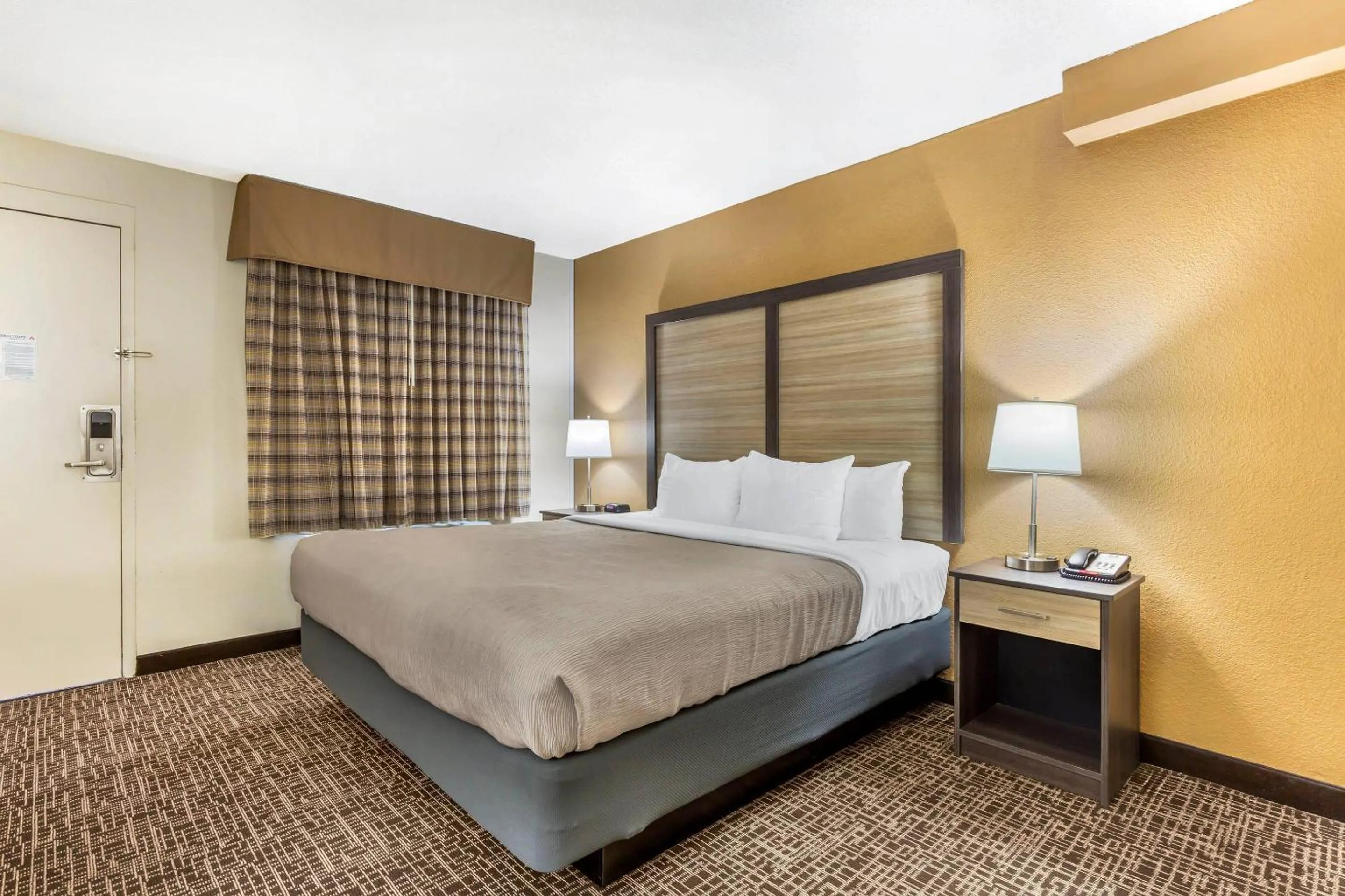 Bedroom, Bed in Quality Inn & Suites Spring Lake - Fayetteville near Fort Bragg