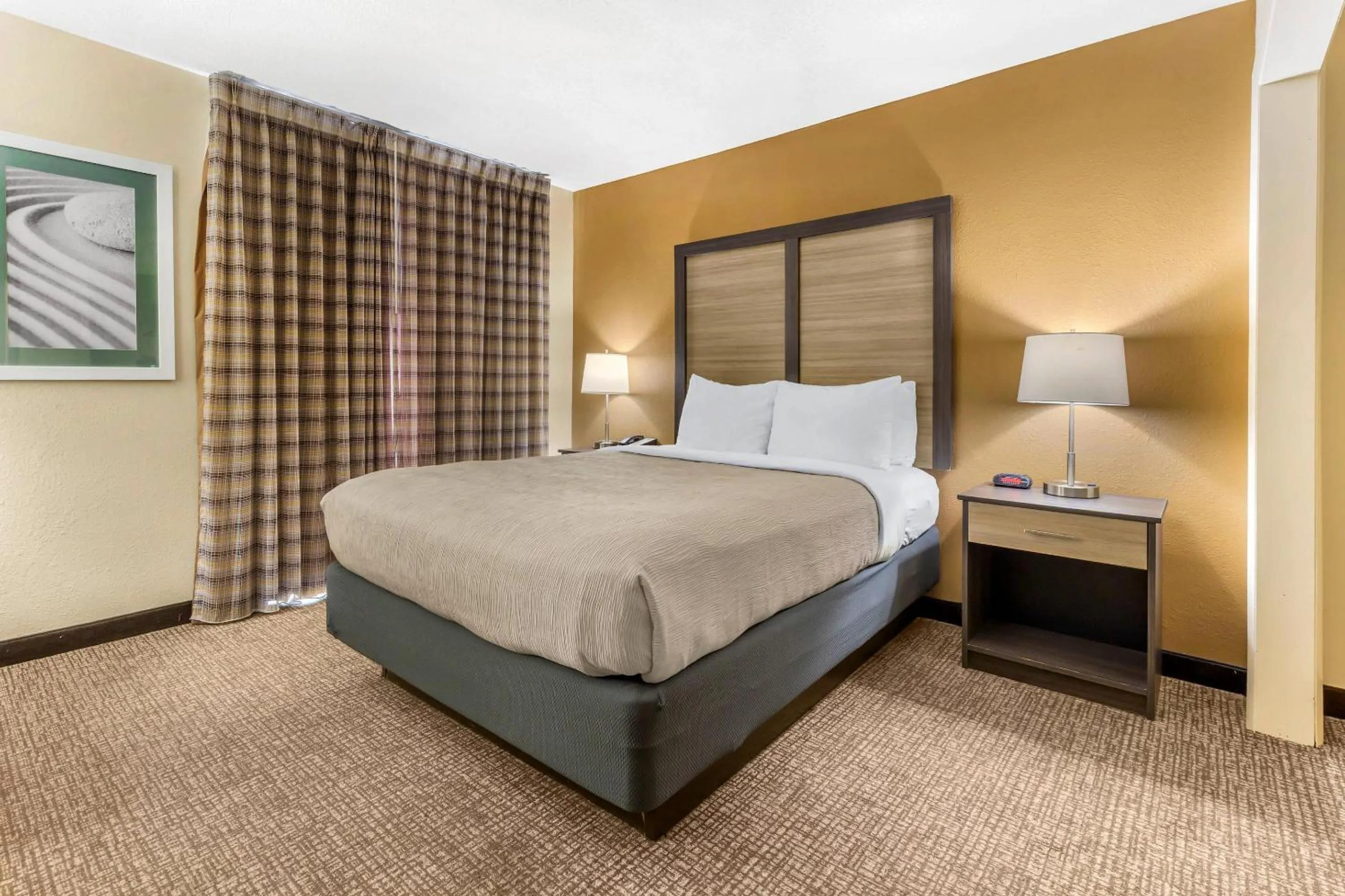 Bedroom, Bed in Quality Inn & Suites Spring Lake - Fayetteville near Fort Bragg
