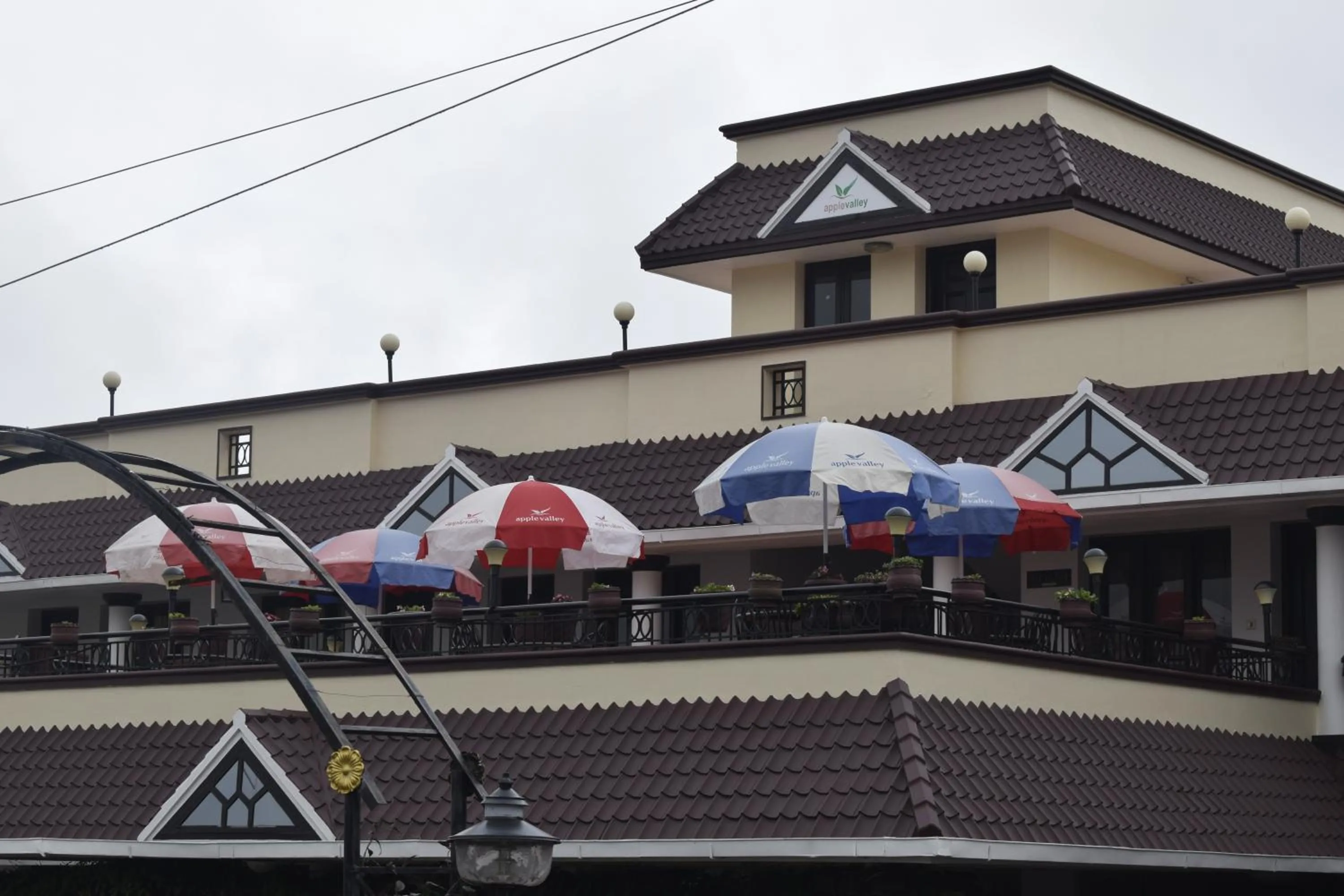 Property building in Hotel Apple Valley