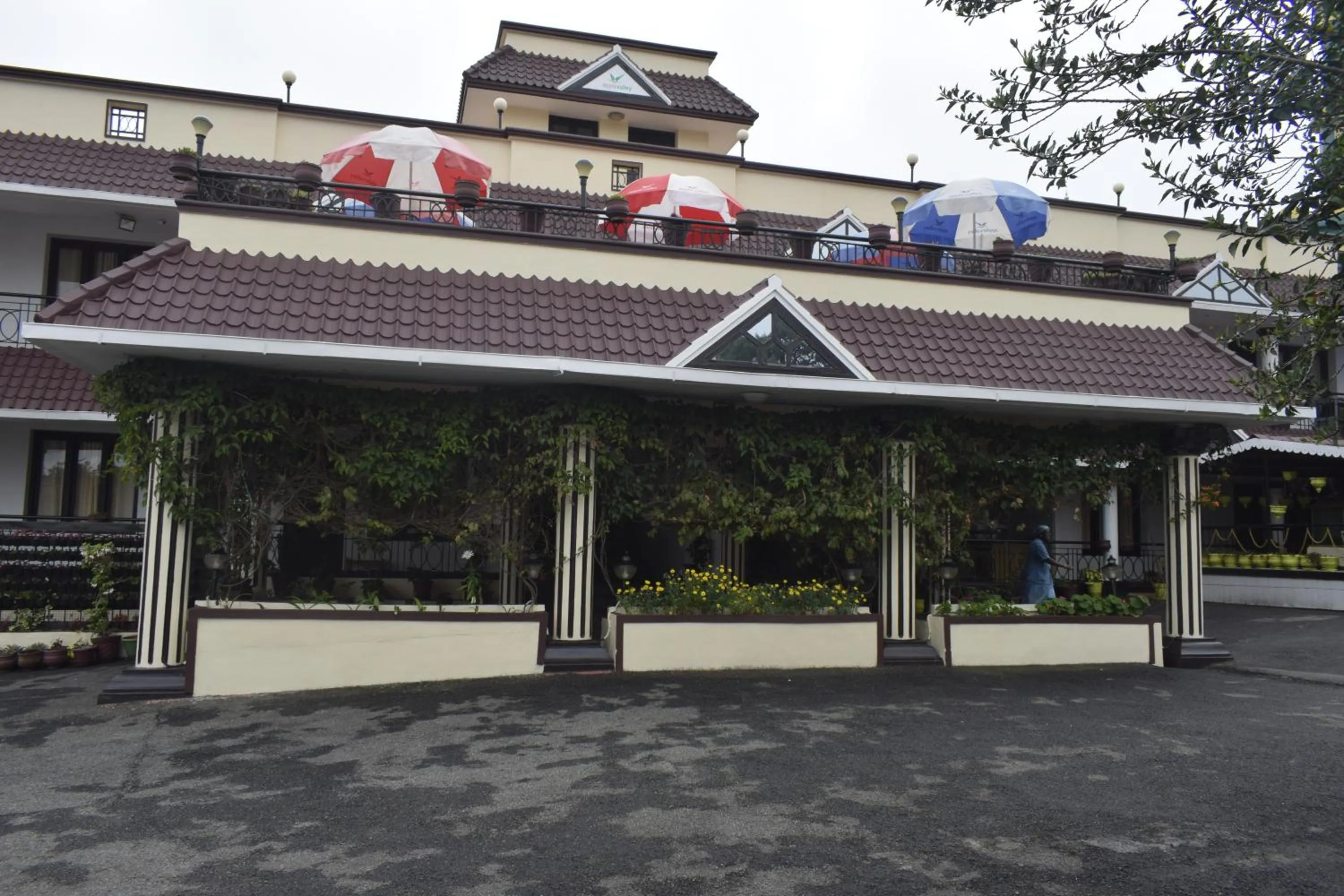 Property building in Hotel Apple Valley