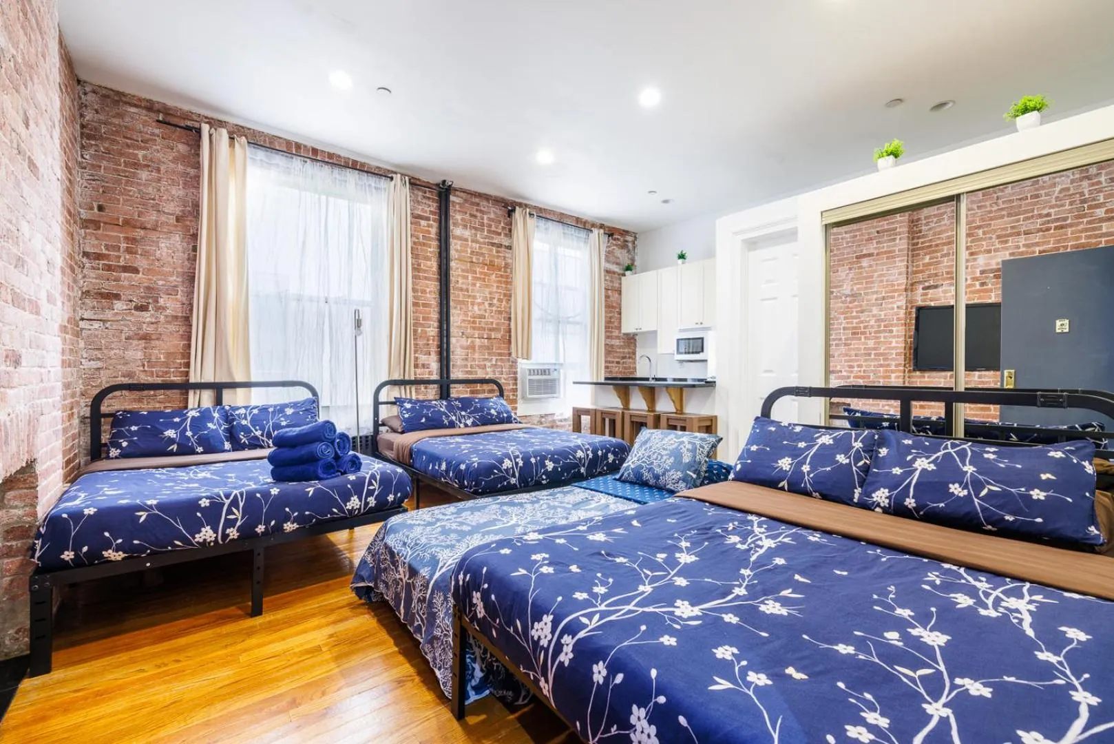 Photo of the whole room, Bed in Studios in New York