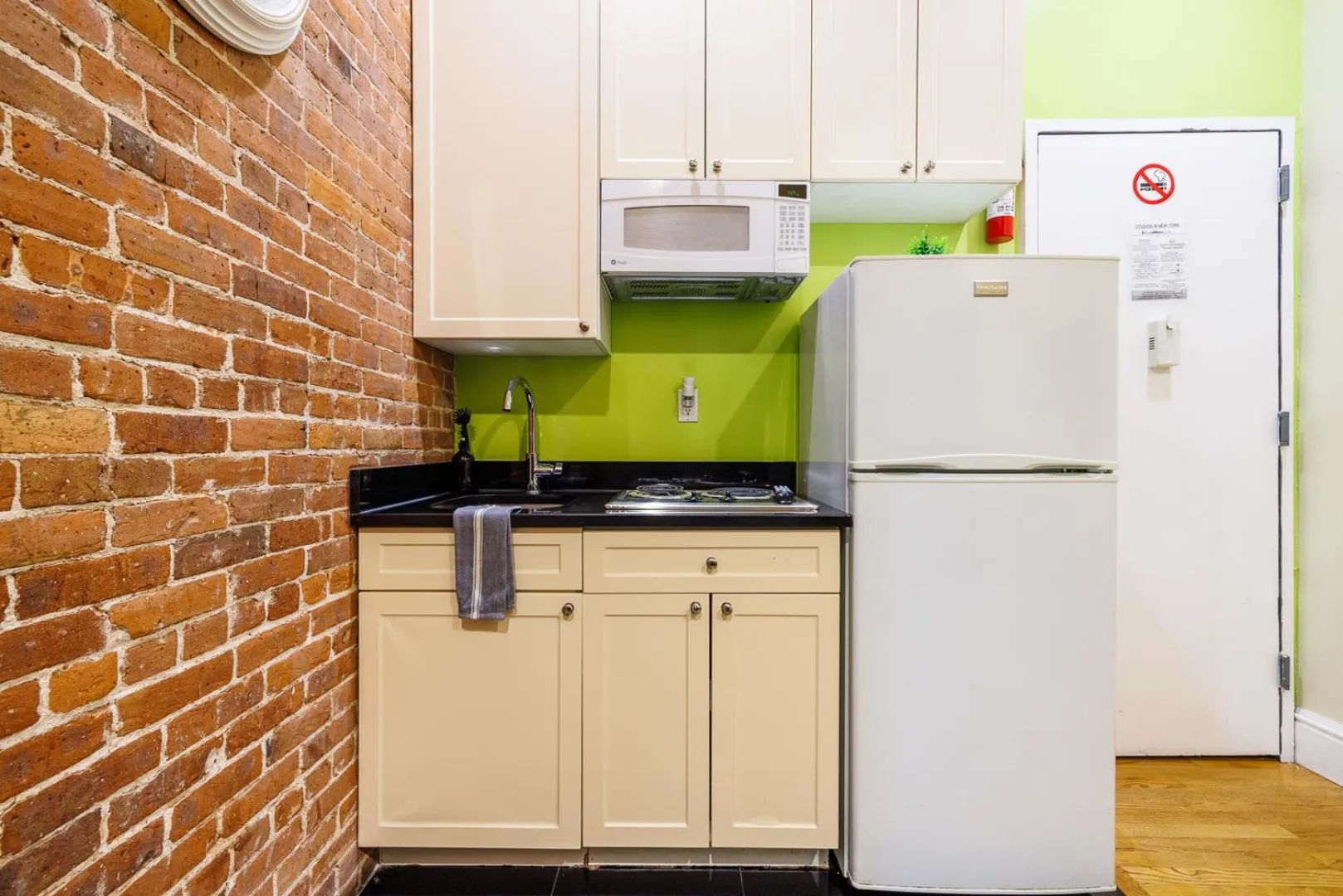 Kitchen or kitchenette in Studios in New York