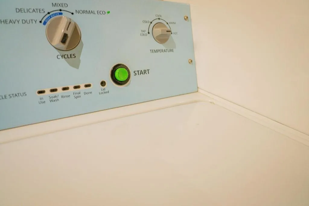 washing machine in Royal Inn & Suites