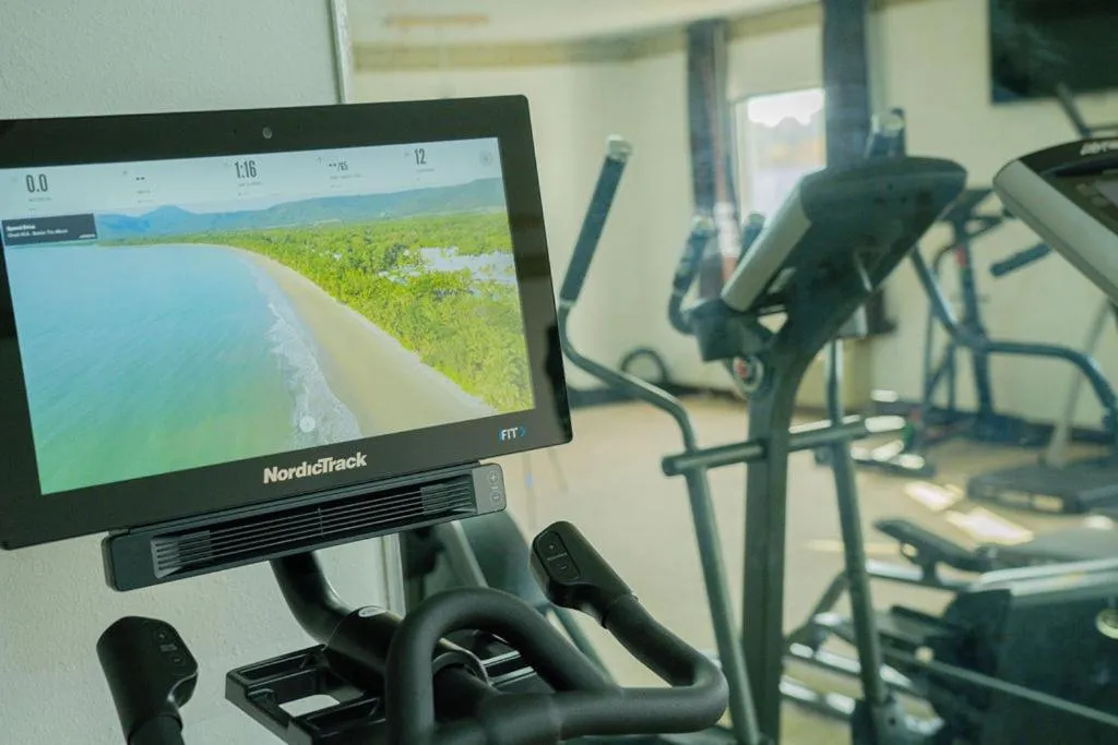 Fitness centre/facilities in Royal Inn & Suites
