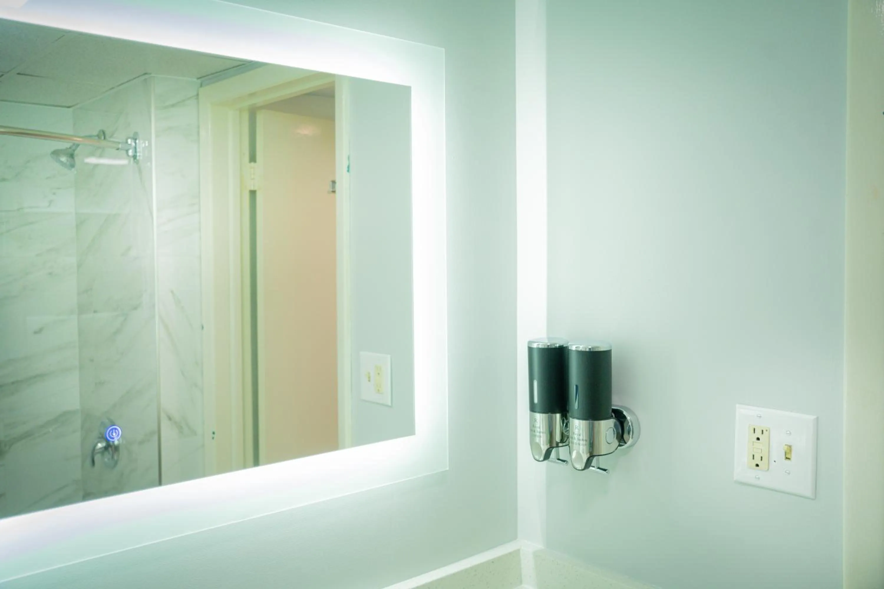 Shower in Royal Inn & Suites