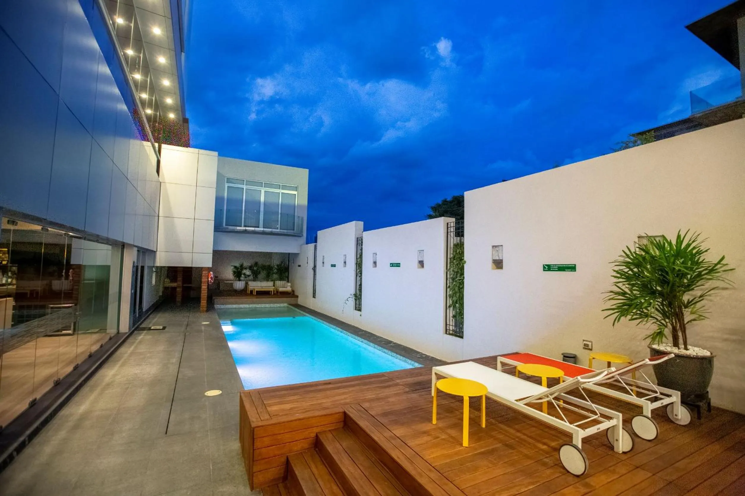 Swimming pool in Metria Hotel