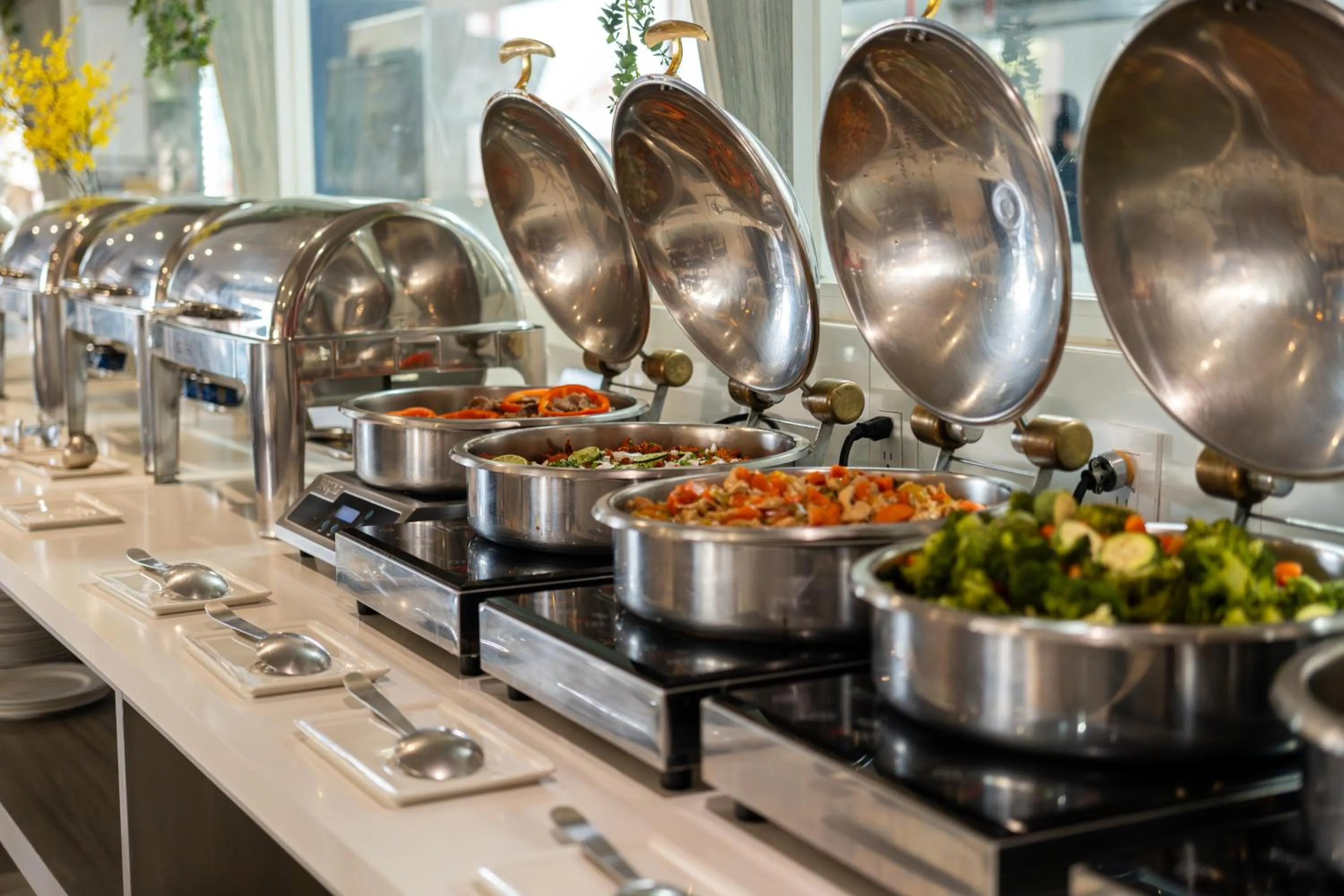 Restaurant/places to eat in Metria Hotel