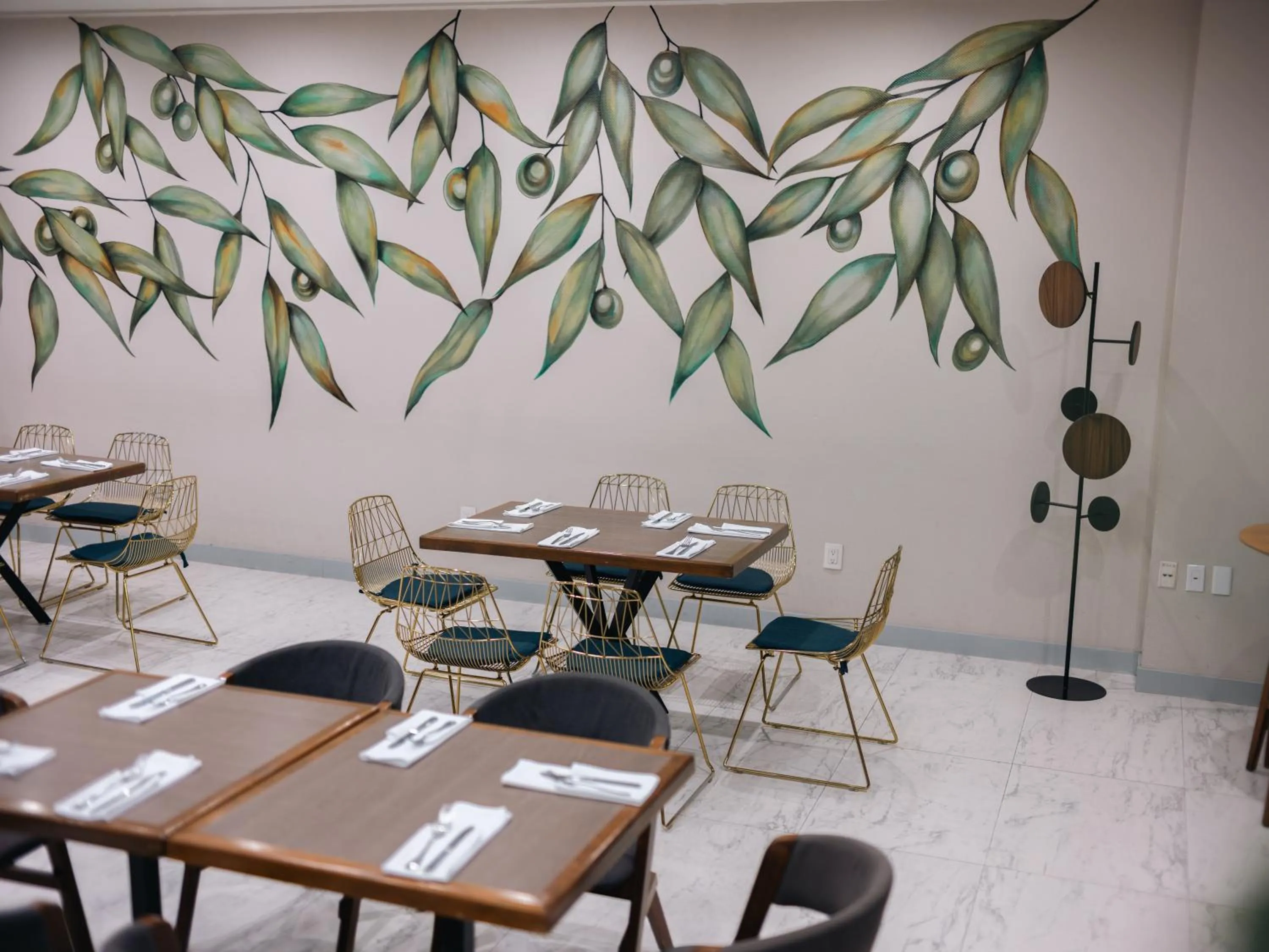 Restaurant/places to eat in Metria Hotel