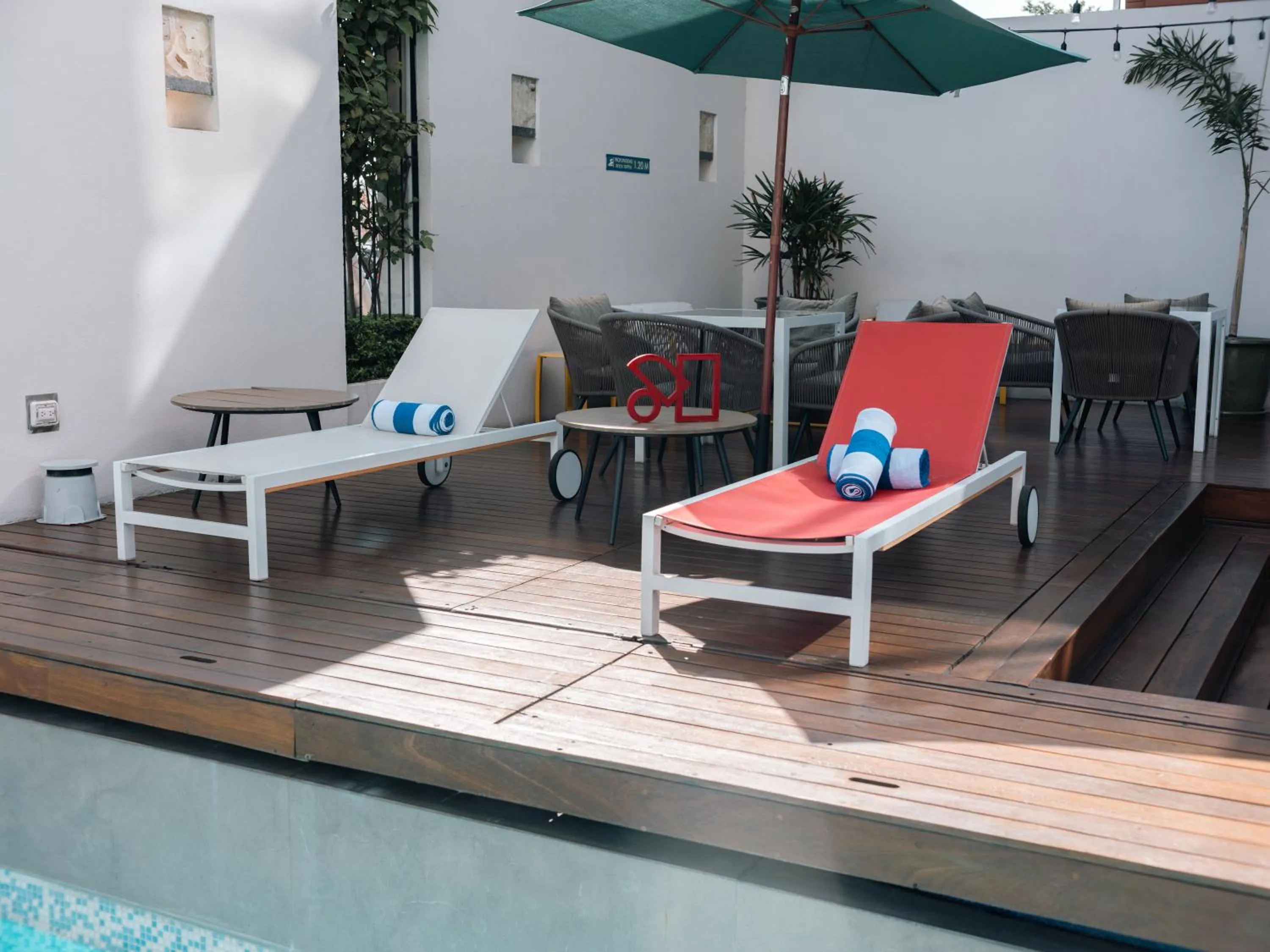 Swimming pool in Metria Hotel