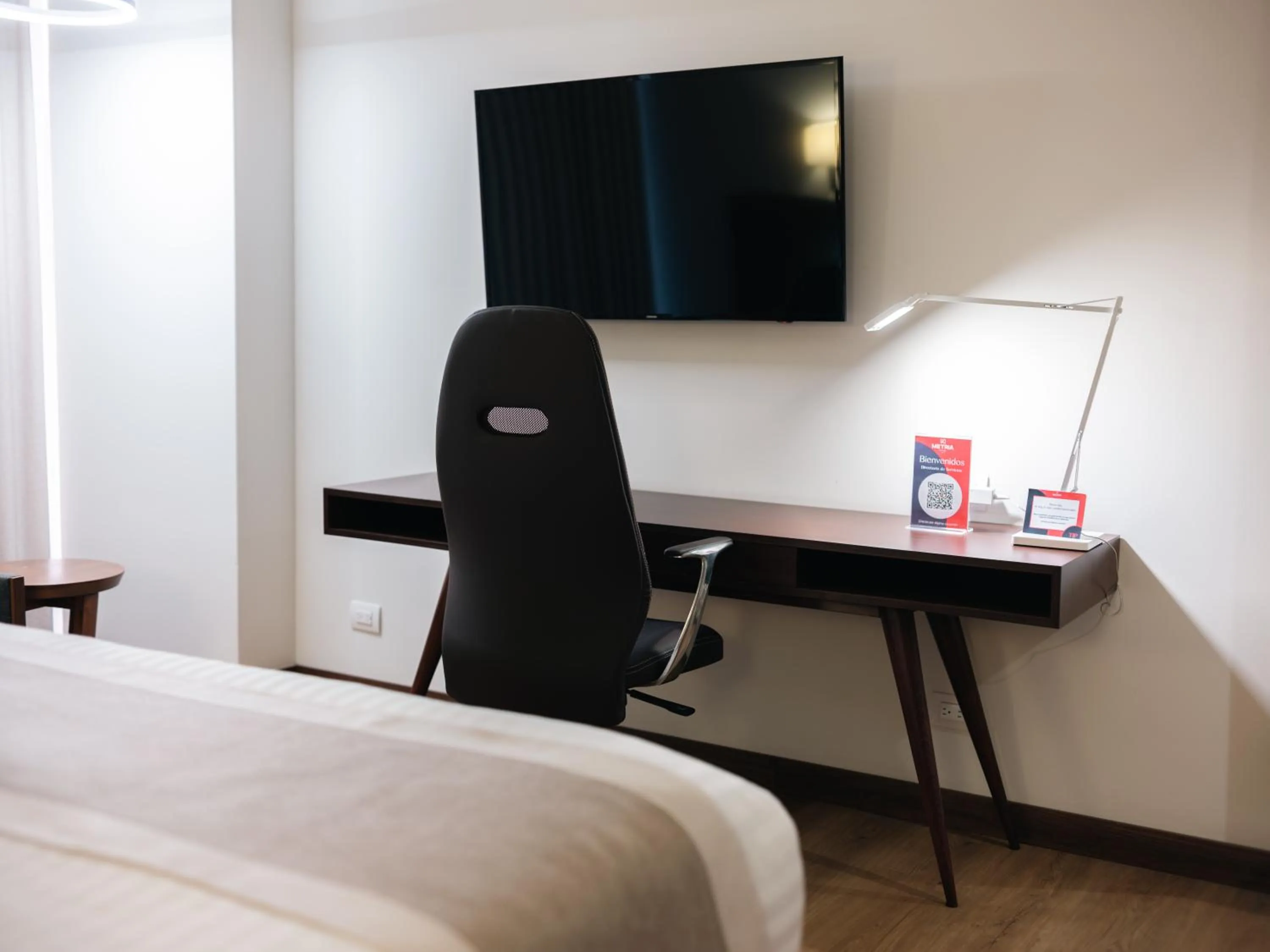 Seating area, Bed in Metria Hotel