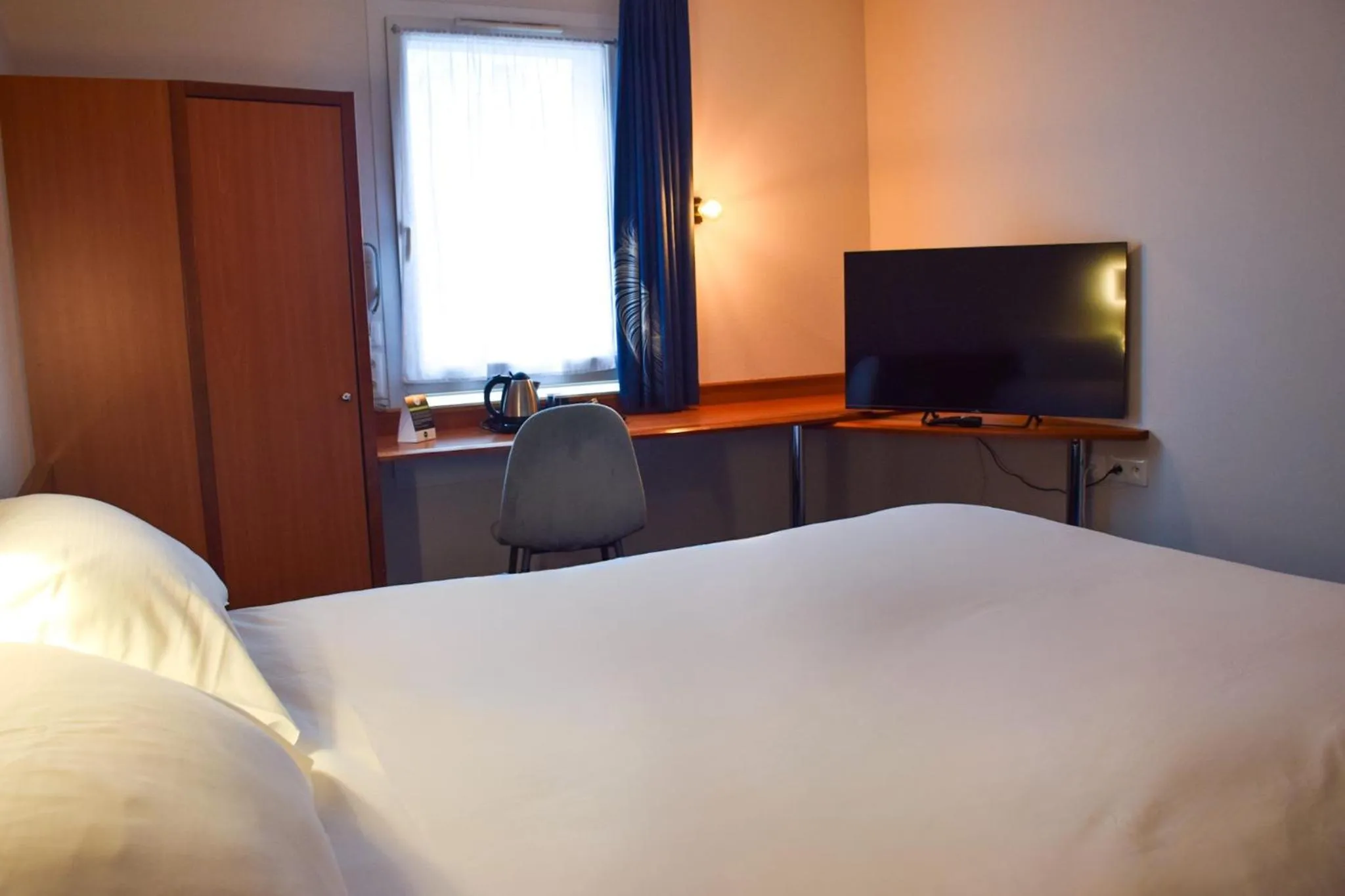 Bedroom, Bed in B&B HOTEL Rodez Bourran