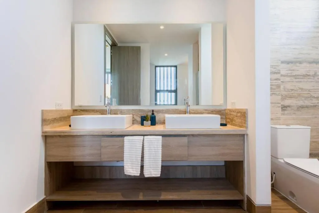 ll Lago at Juanillo Beach