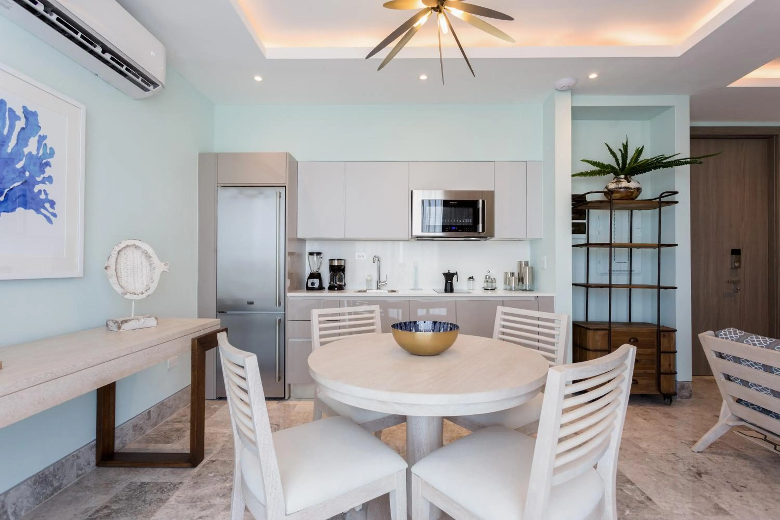 ll Lago at Juanillo Beach