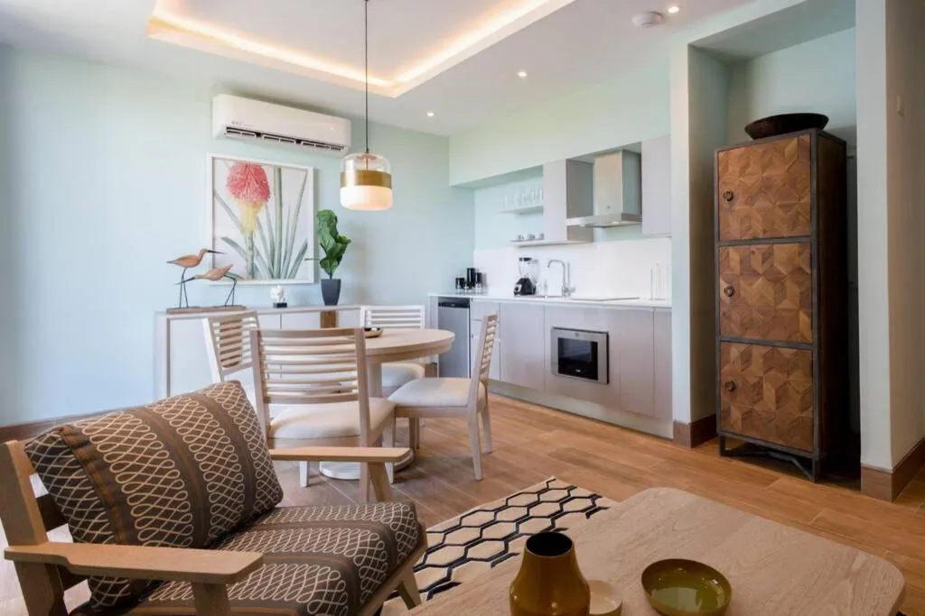 ll Lago at Juanillo Beach