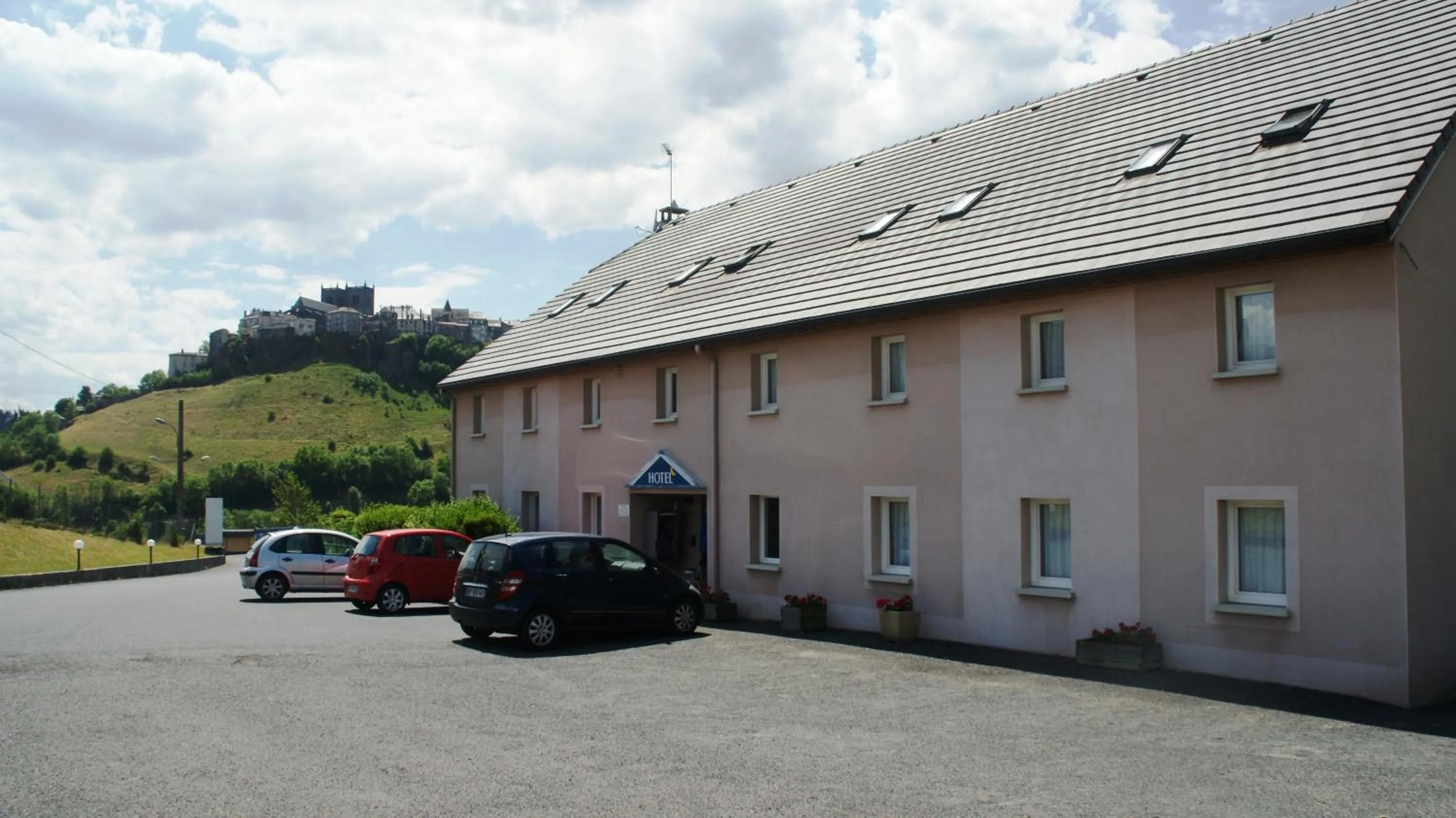 Property building in Brit Hotel Essentiel Saint-Flour