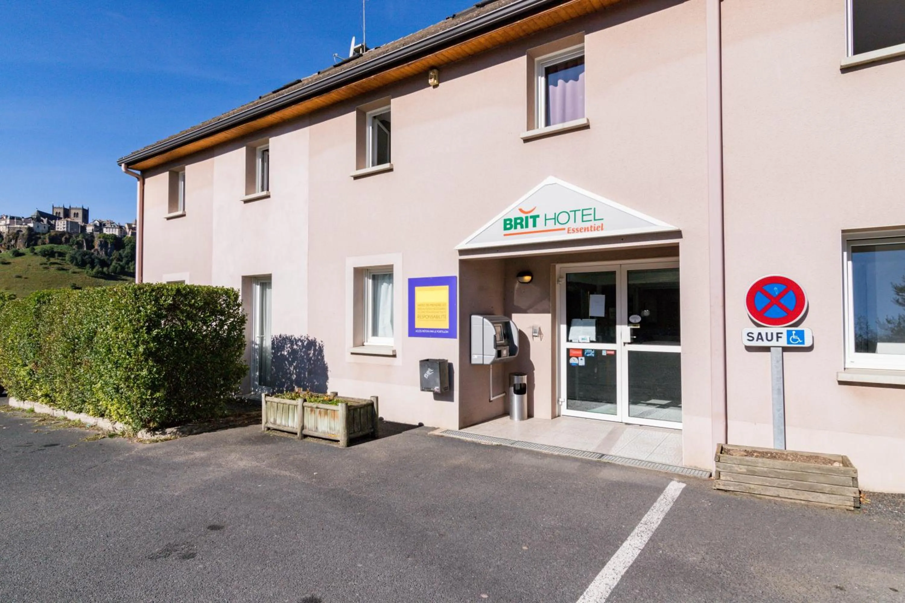 Property building in Brit Hotel Essentiel Saint-Flour