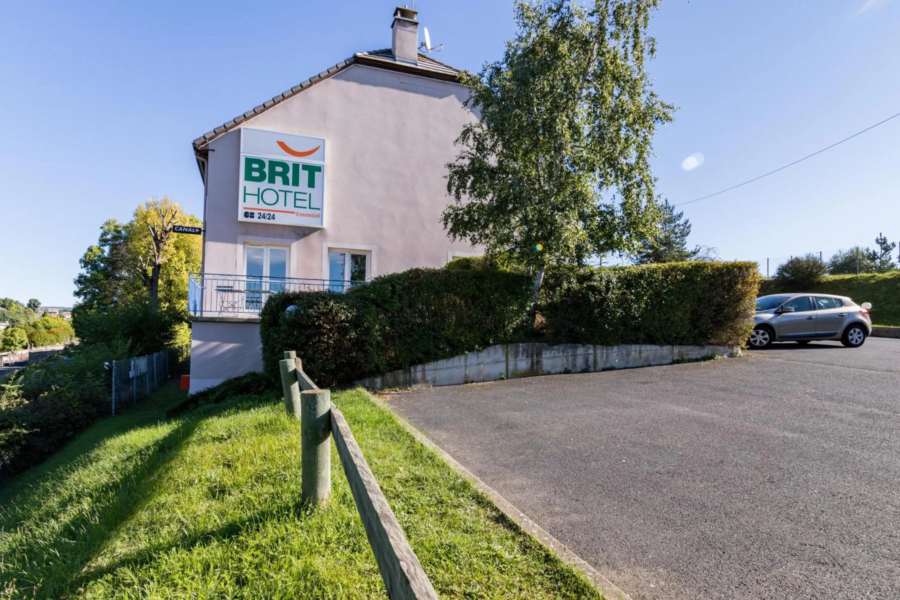 Property building in Brit Hotel Essentiel Saint-Flour