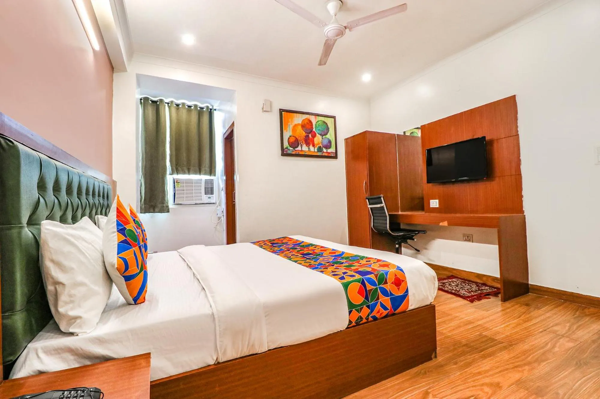 Communal lounge/ TV room, Bed in FabHotel Lime Tree Near Yashobhoomi Convention Centre