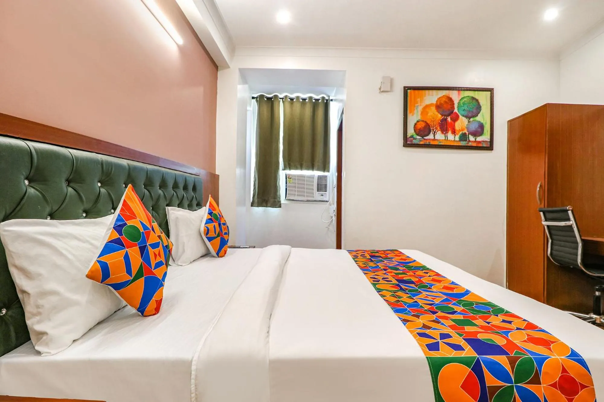 Bed in FabHotel Lime Tree Near Yashobhoomi Convention Centre