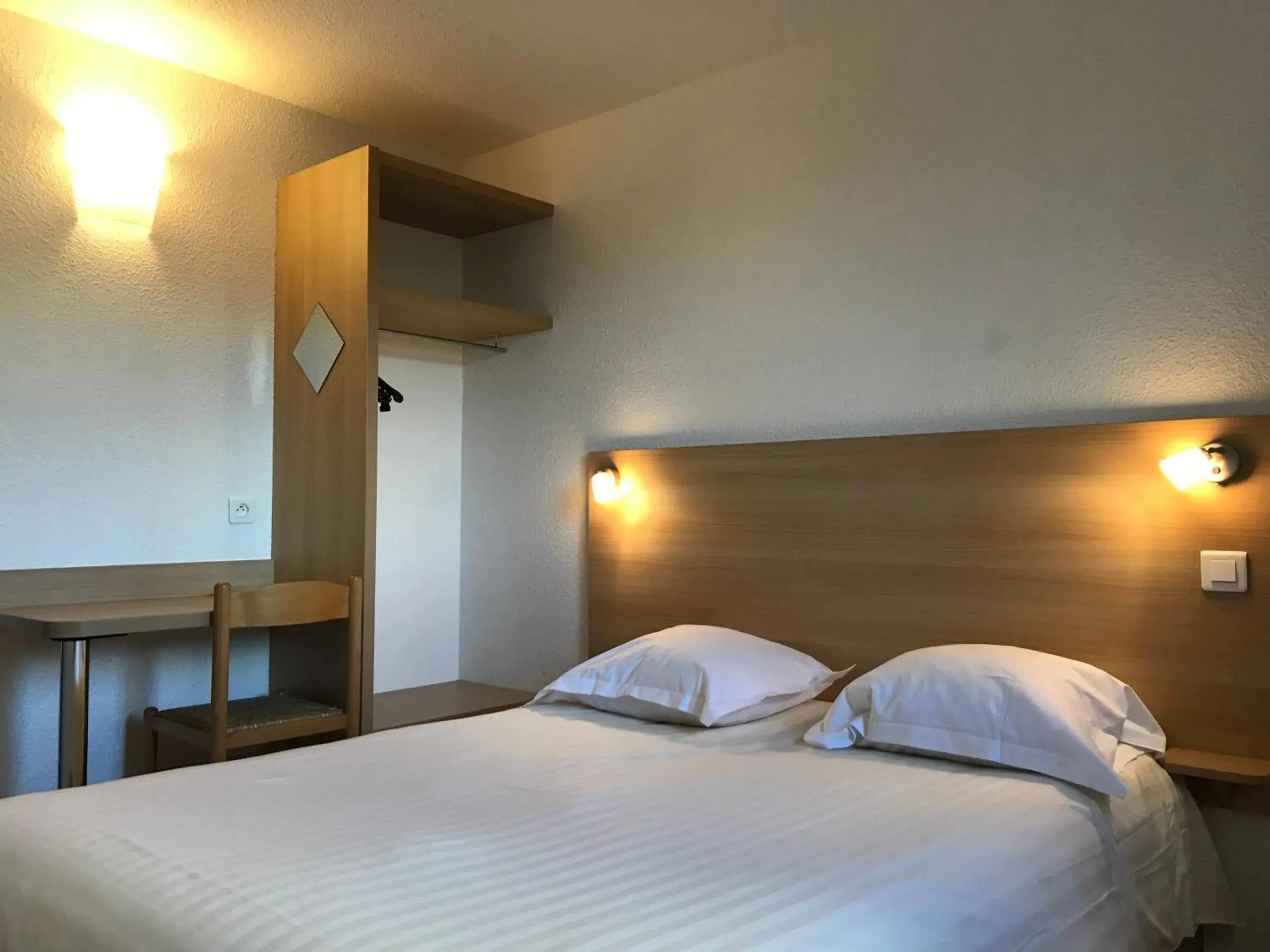 Standard Double Room in Brit Hotel Essentiel Deltour Mende Standard Double Room in Brit Hotel Essentiel Deltour Mende