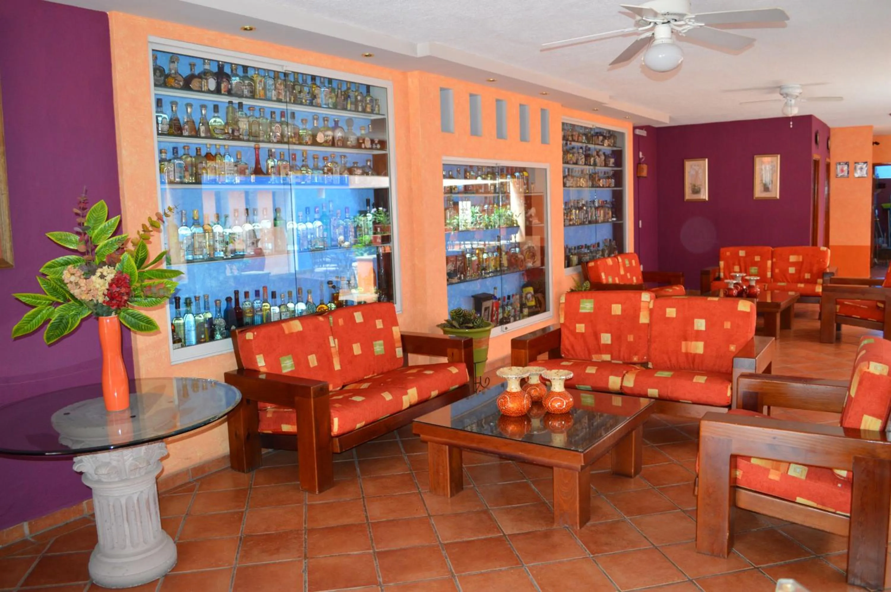 Communal lounge/ TV room in Hotel La Rienda Mision Tequillan