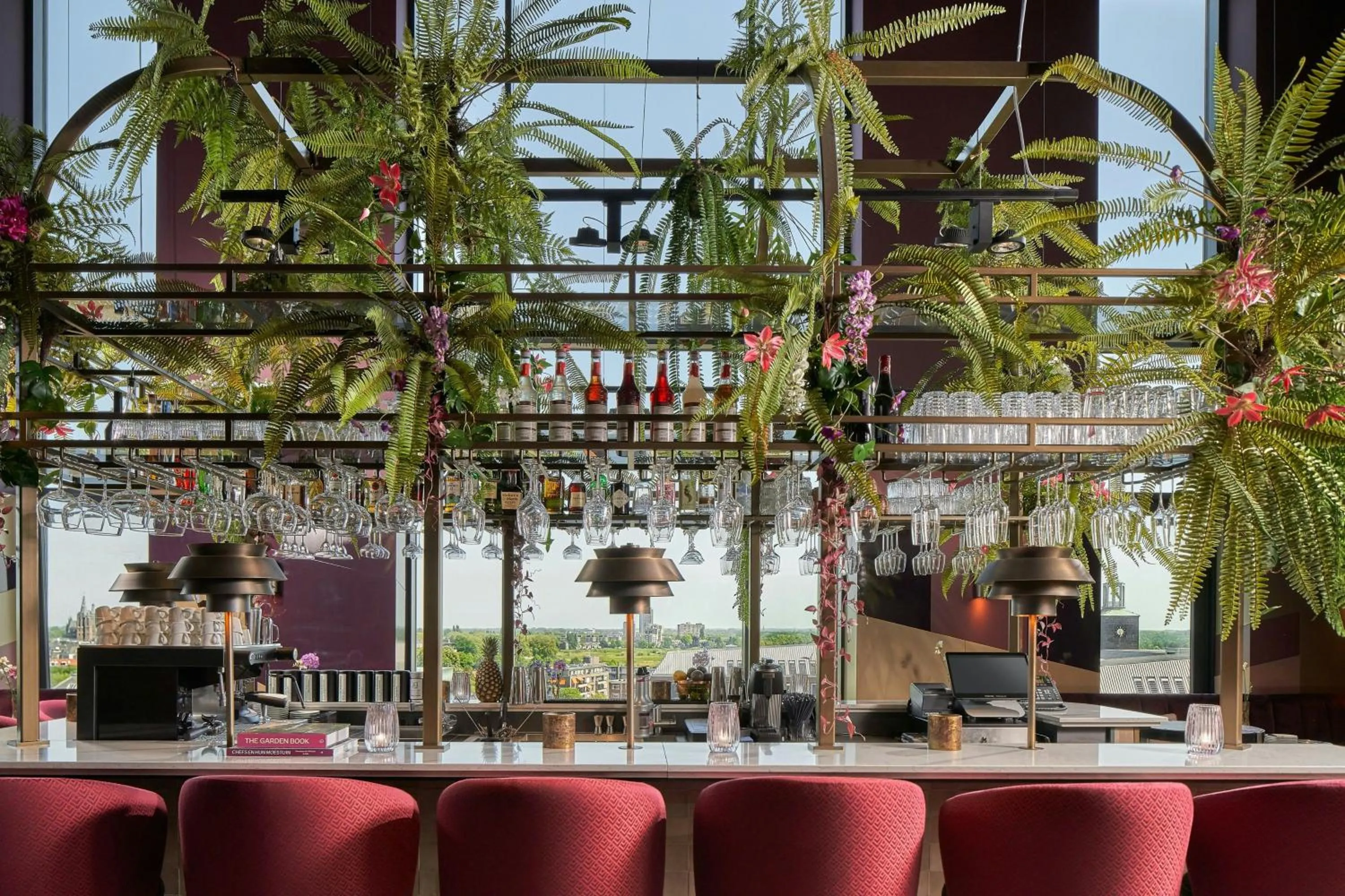 Lounge or bar in The Den, 's-Hertogenbosch, a Tribute Portfolio Hotel