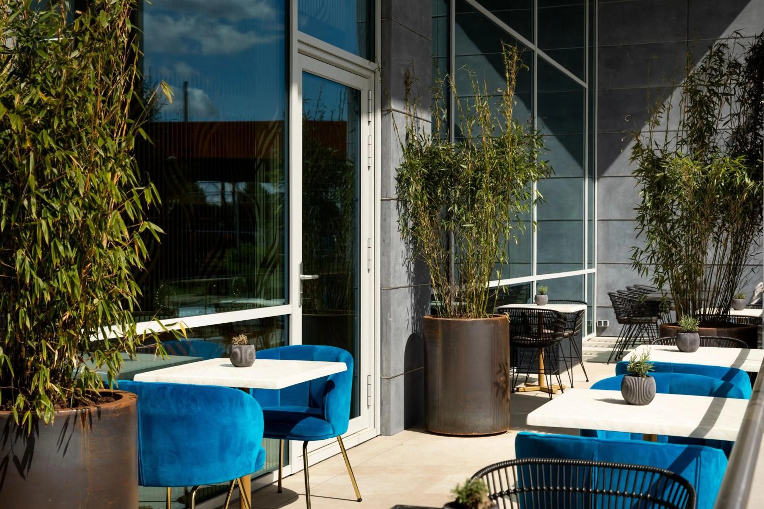 Lounge or bar in The Den, 's-Hertogenbosch, a Tribute Portfolio Hotel