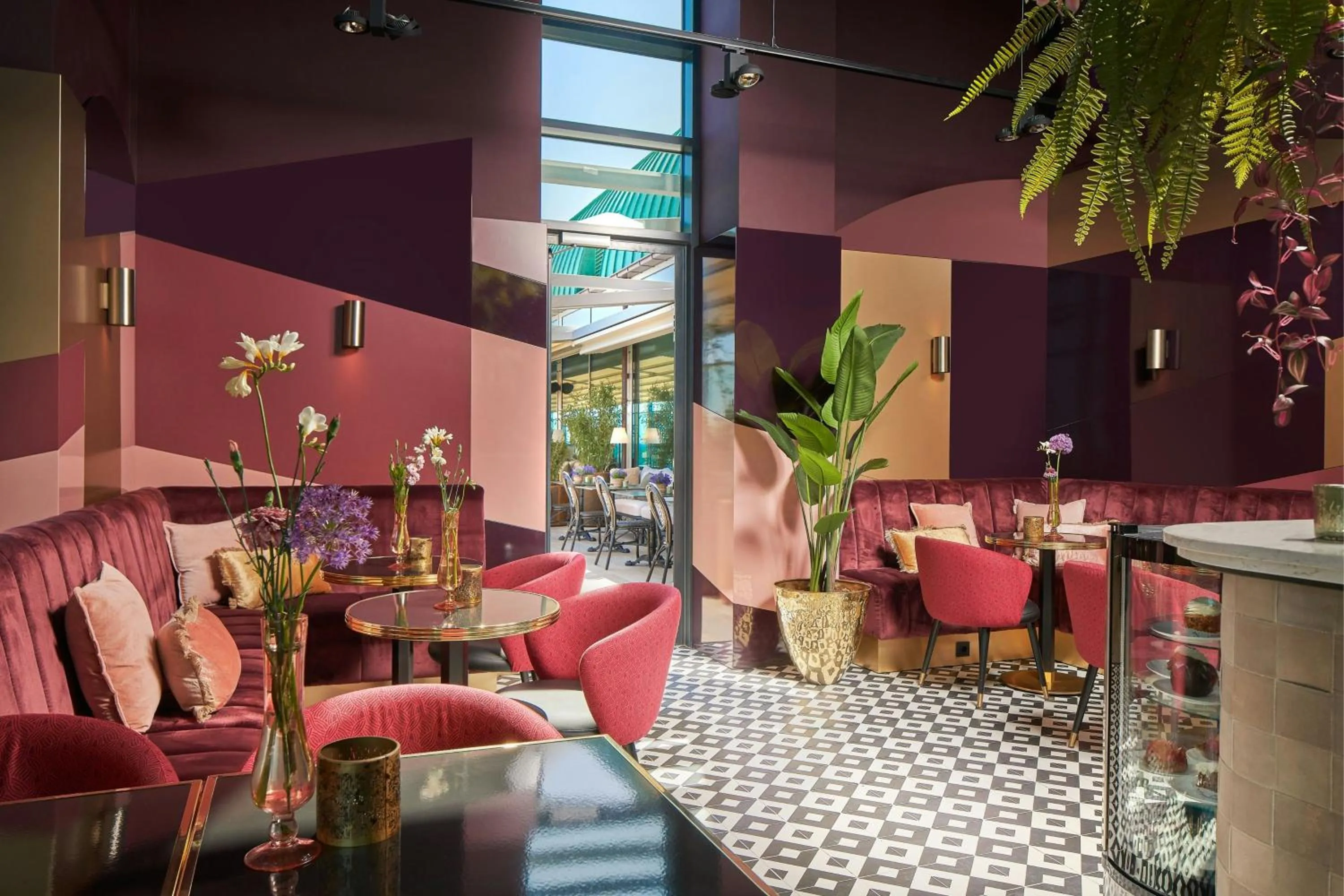 Lounge or bar in The Den, 's-Hertogenbosch, a Tribute Portfolio Hotel