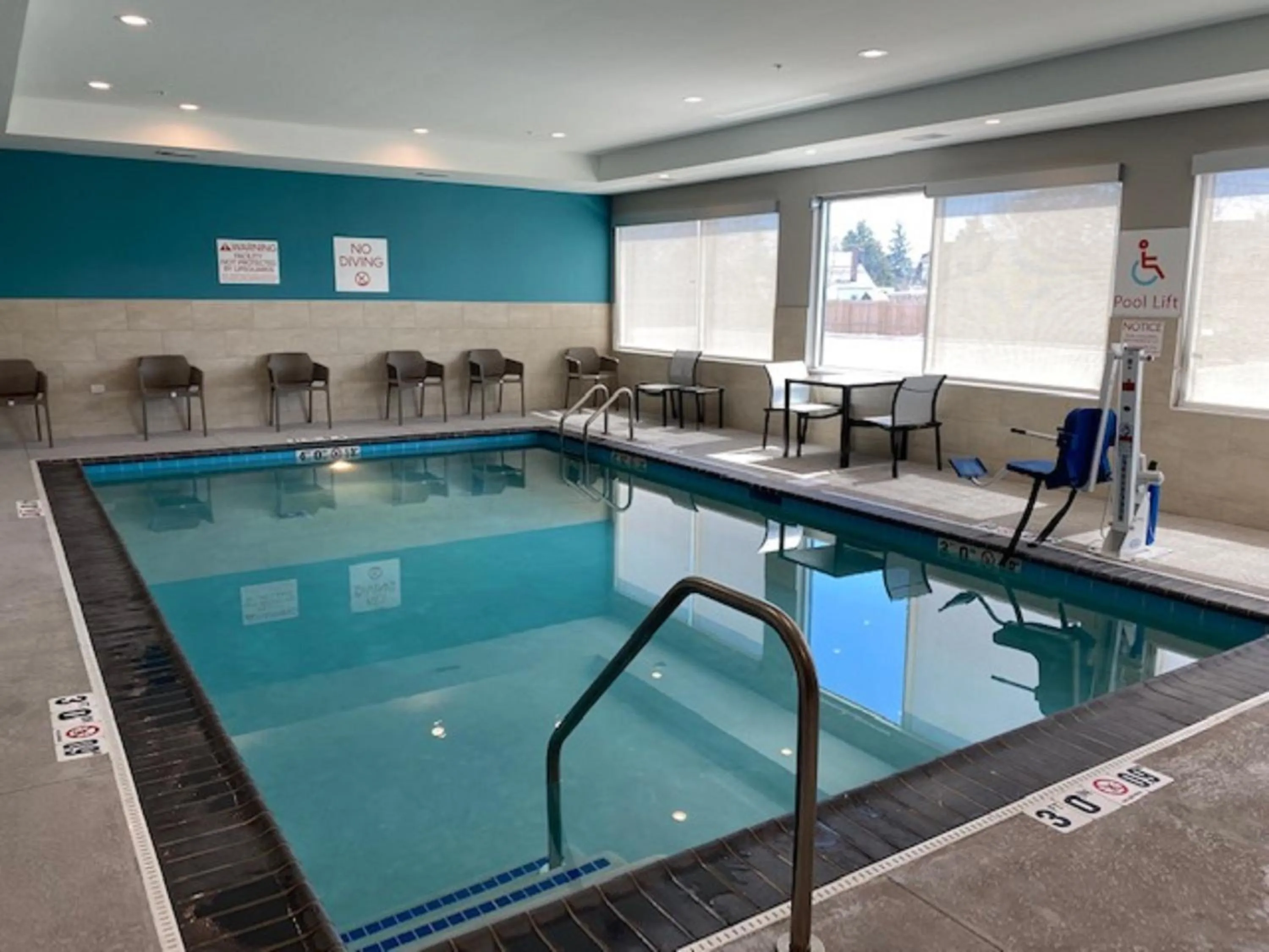 Swimming pool in avid hotels - Chicago O Hare - Des Plaines