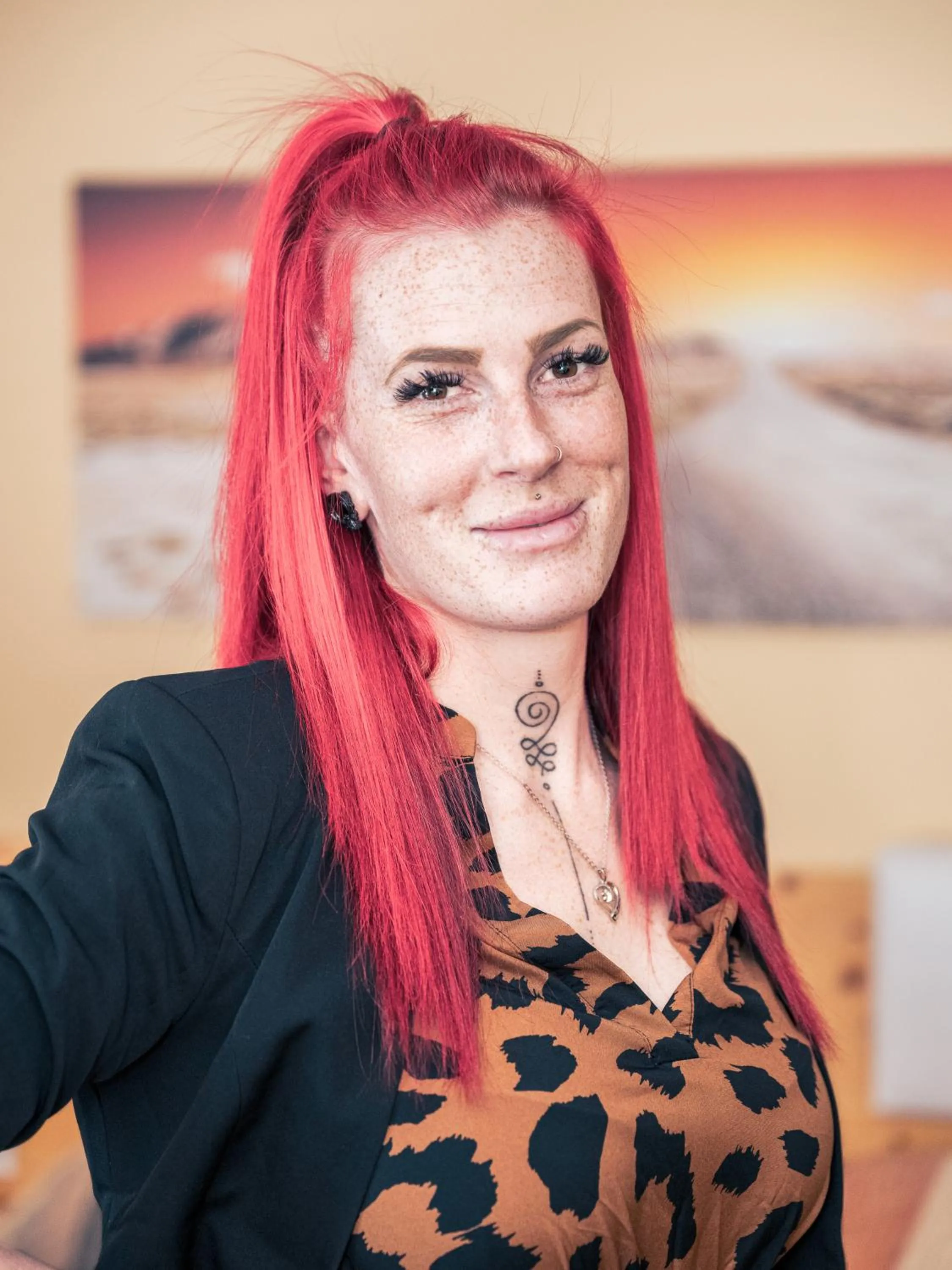 People in Zirben Diamant Rooms & Dogs