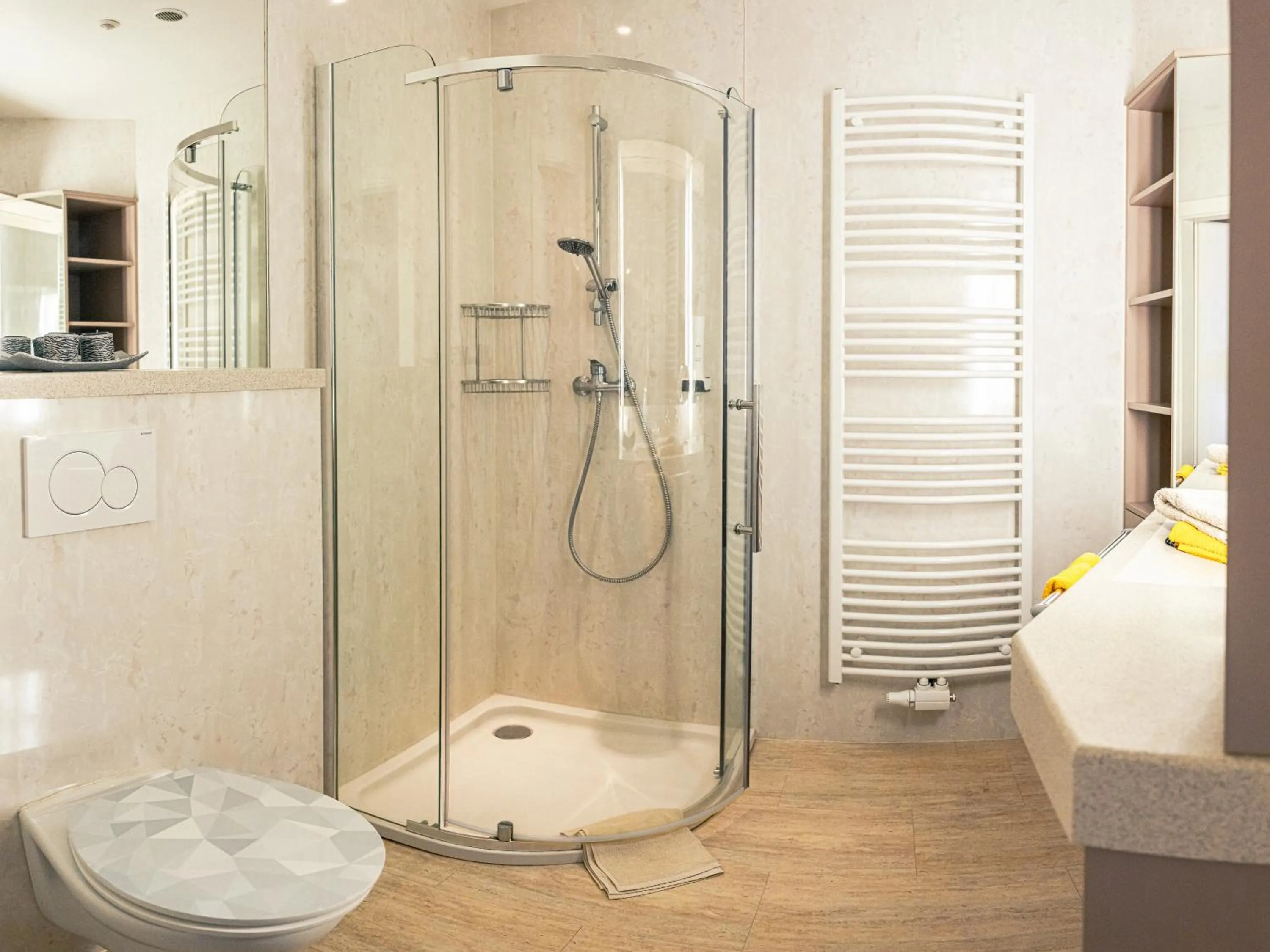 Shower in Zirben Diamant Rooms & Dogs