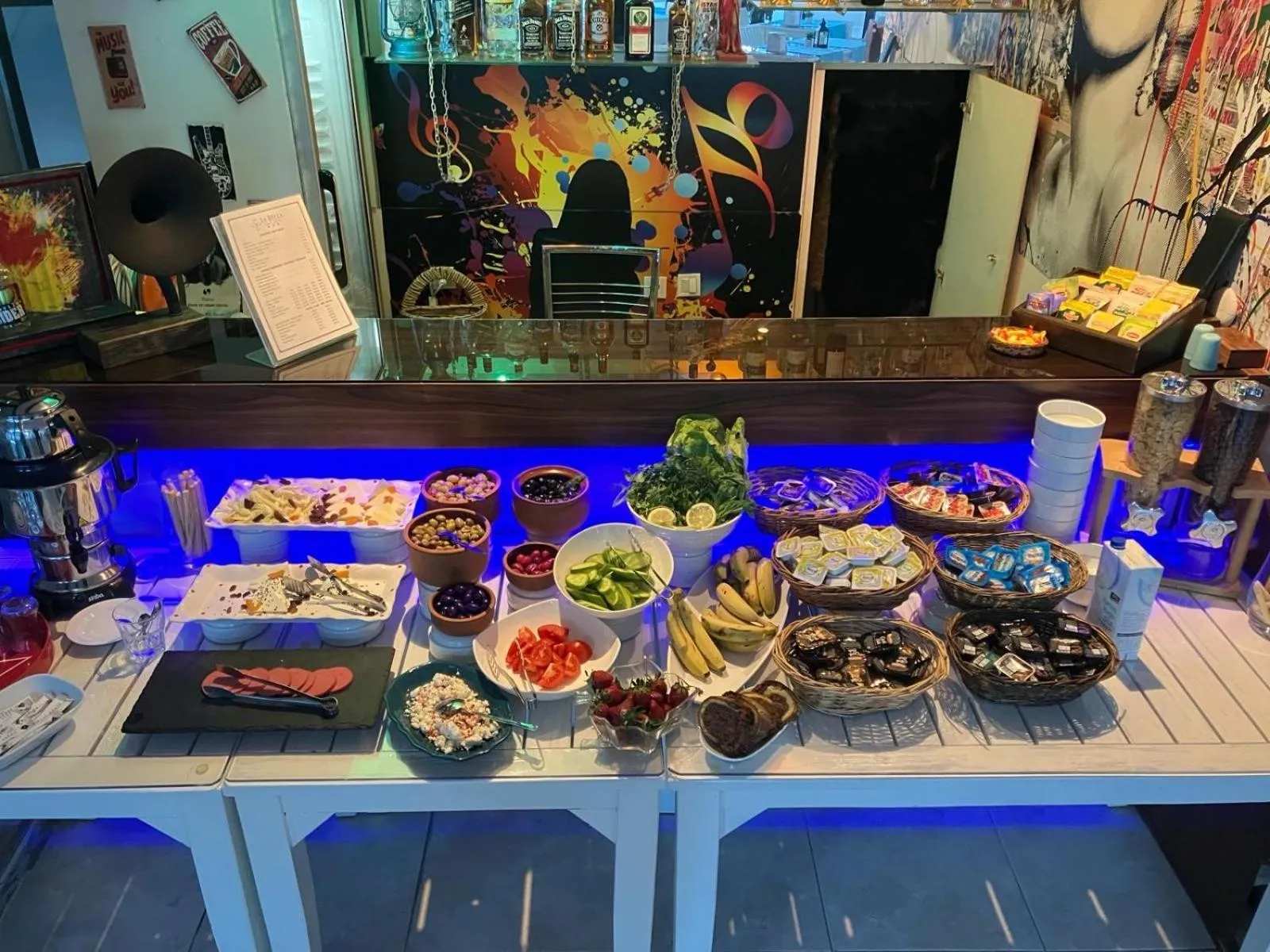 Restaurant/places to eat in La Bella Suit Otel