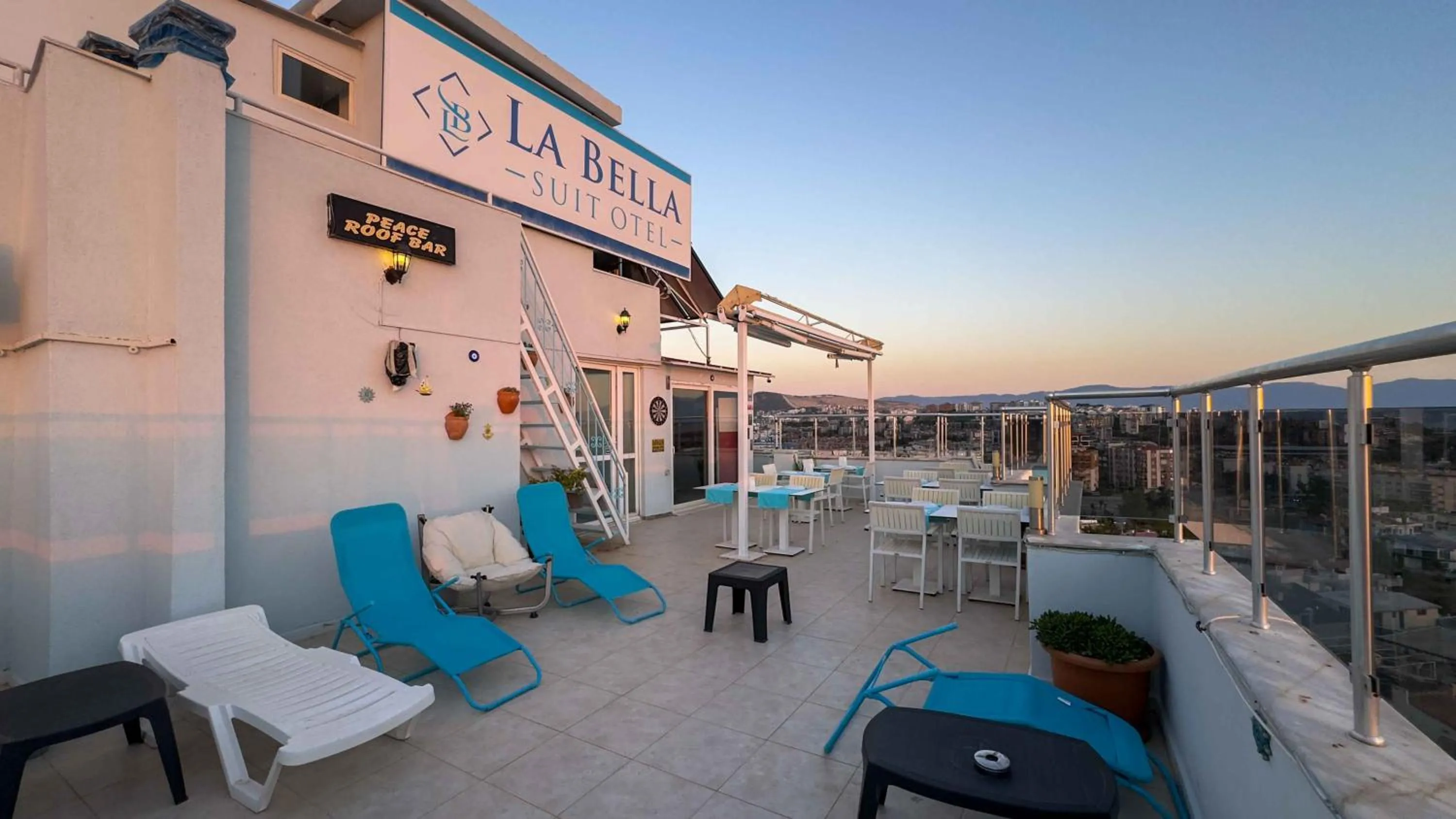Restaurant/places to eat in La Bella Suit Otel