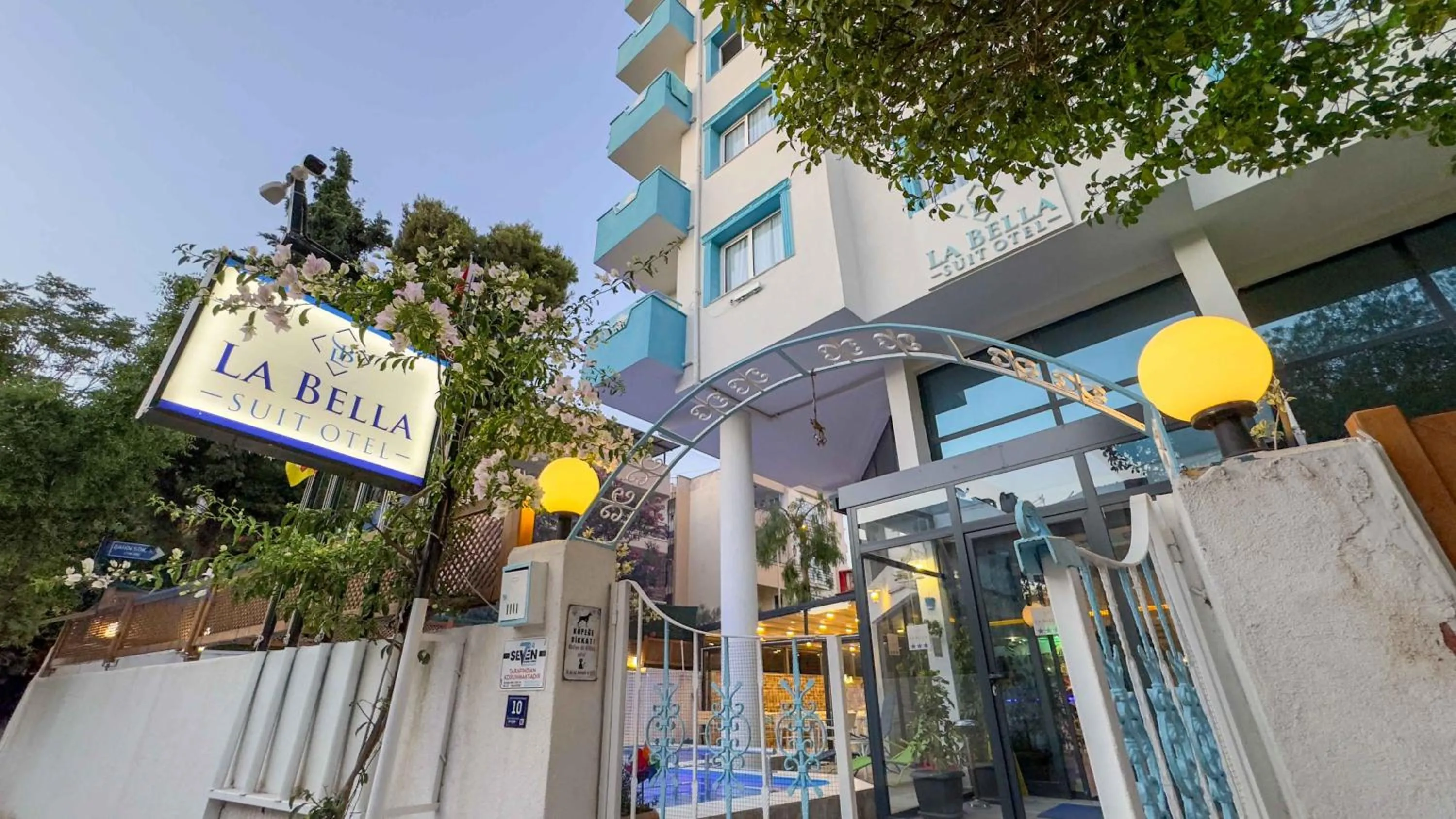 Property building in La Bella Suit Otel