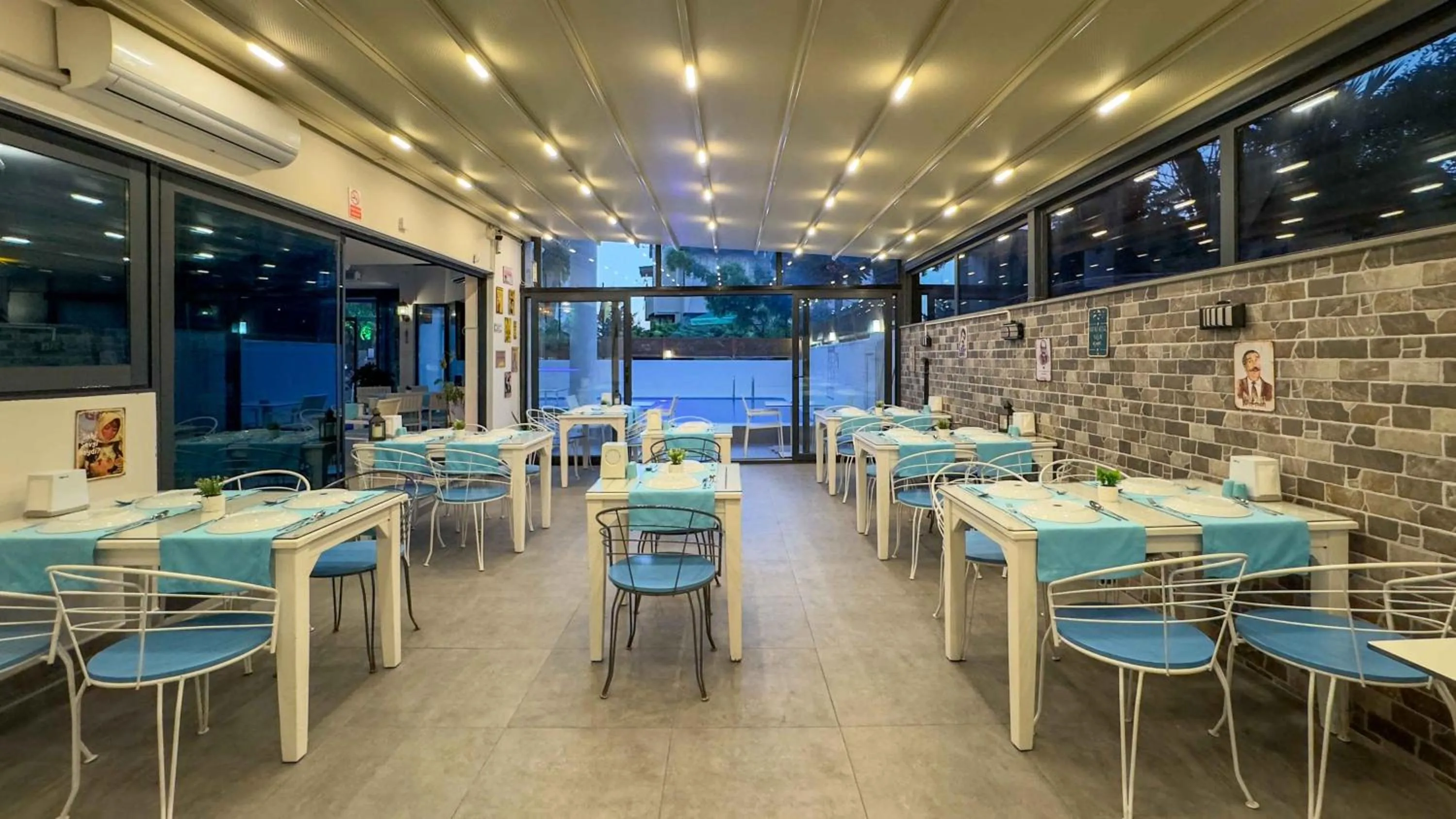 Restaurant/places to eat in La Bella Suit Otel