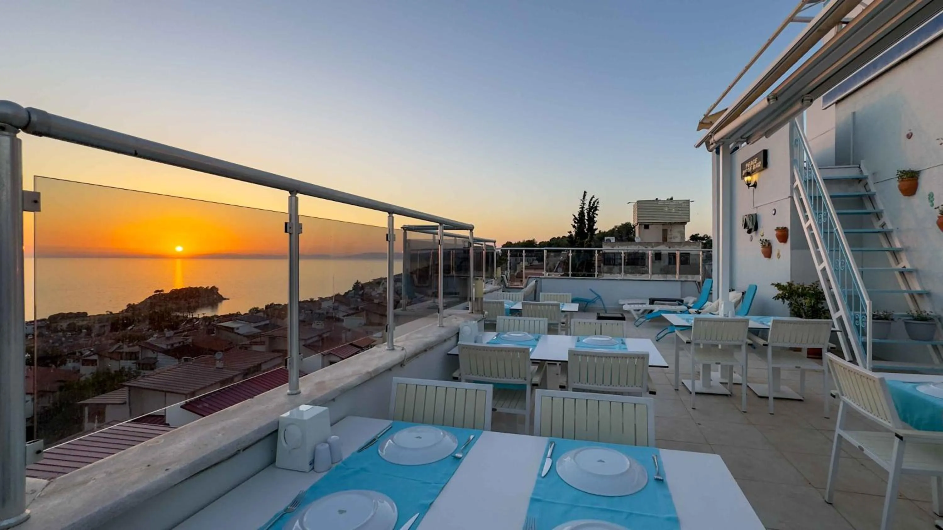 Restaurant/places to eat in La Bella Suit Otel