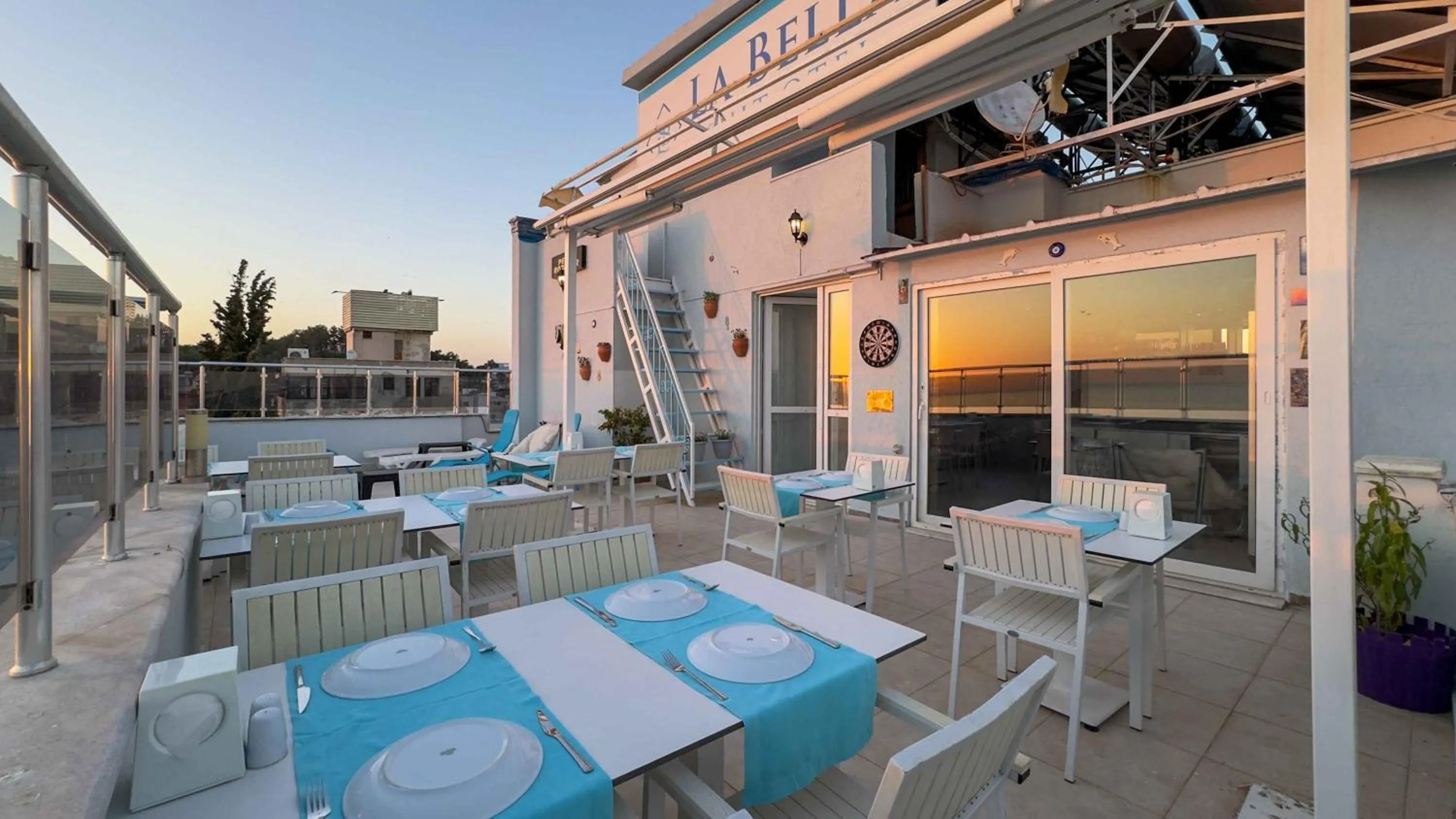 Restaurant/places to eat in La Bella Suit Otel